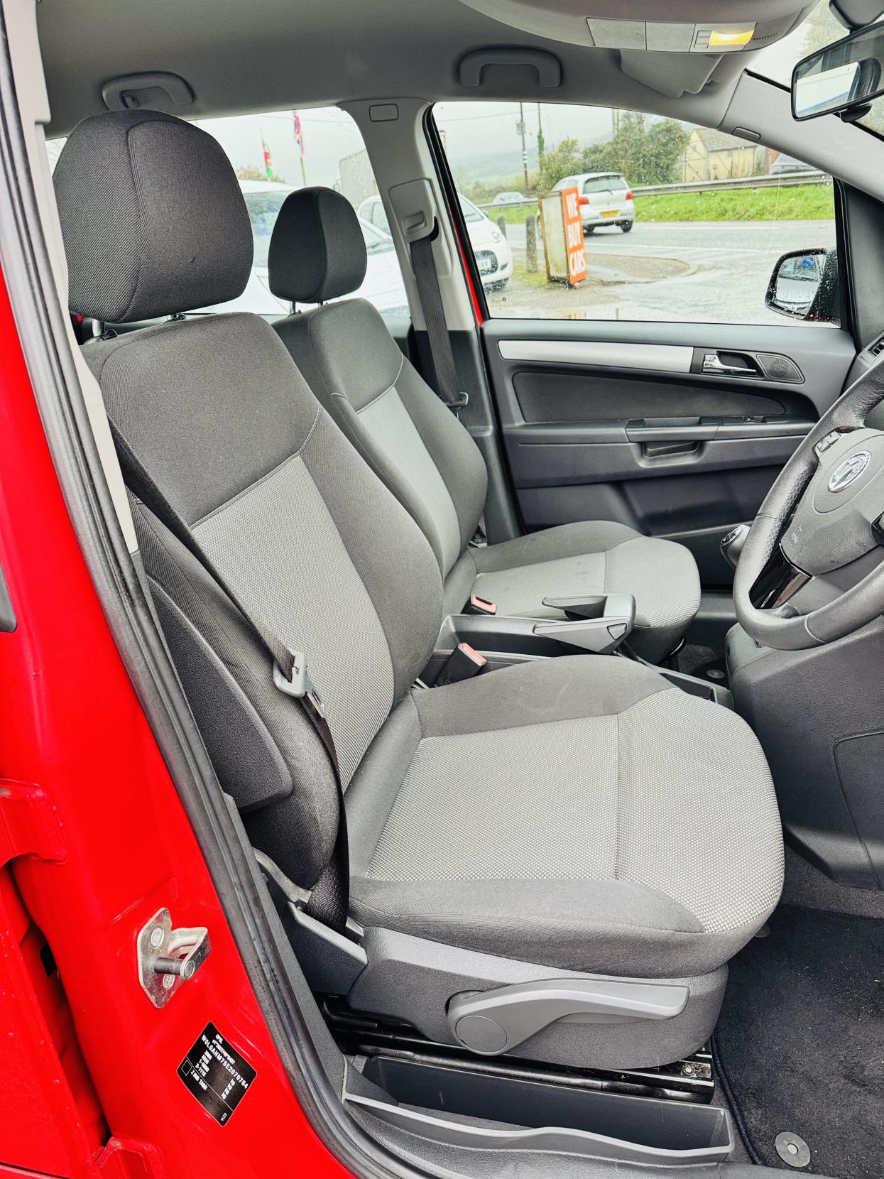 Vauxhall Zafira 1.8 16V Exclusiv MPV 5dr Petrol Manual Euro 5 (120 ps)