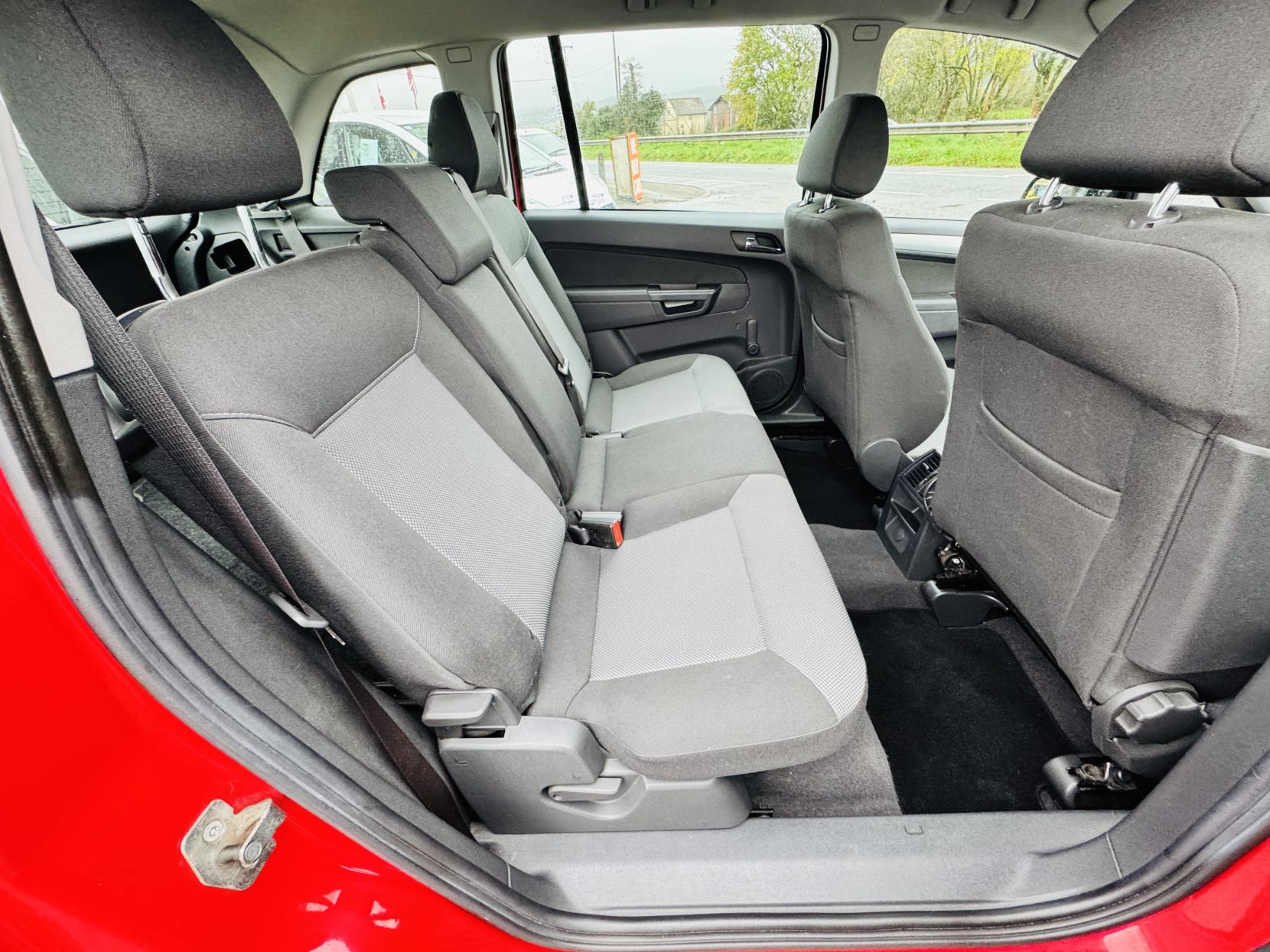 Vauxhall Zafira 1.8 16V Exclusiv MPV 5dr Petrol Manual Euro 5 (120 ps)