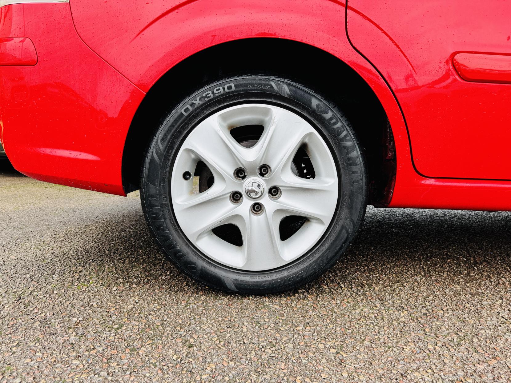 Vauxhall Zafira 1.8 16V Exclusiv MPV 5dr Petrol Manual Euro 5 (120 ps)