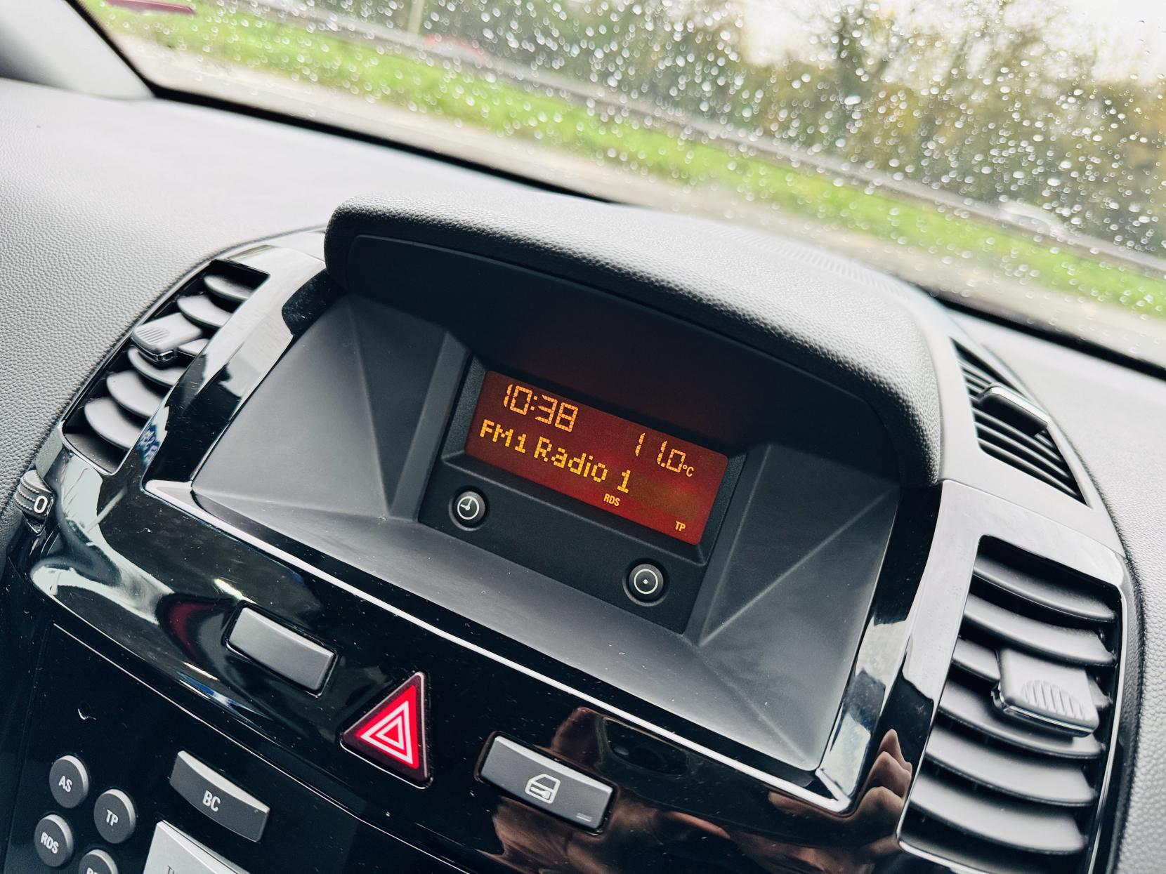 Vauxhall Zafira 1.8 16V Exclusiv MPV 5dr Petrol Manual Euro 5 (120 ps)