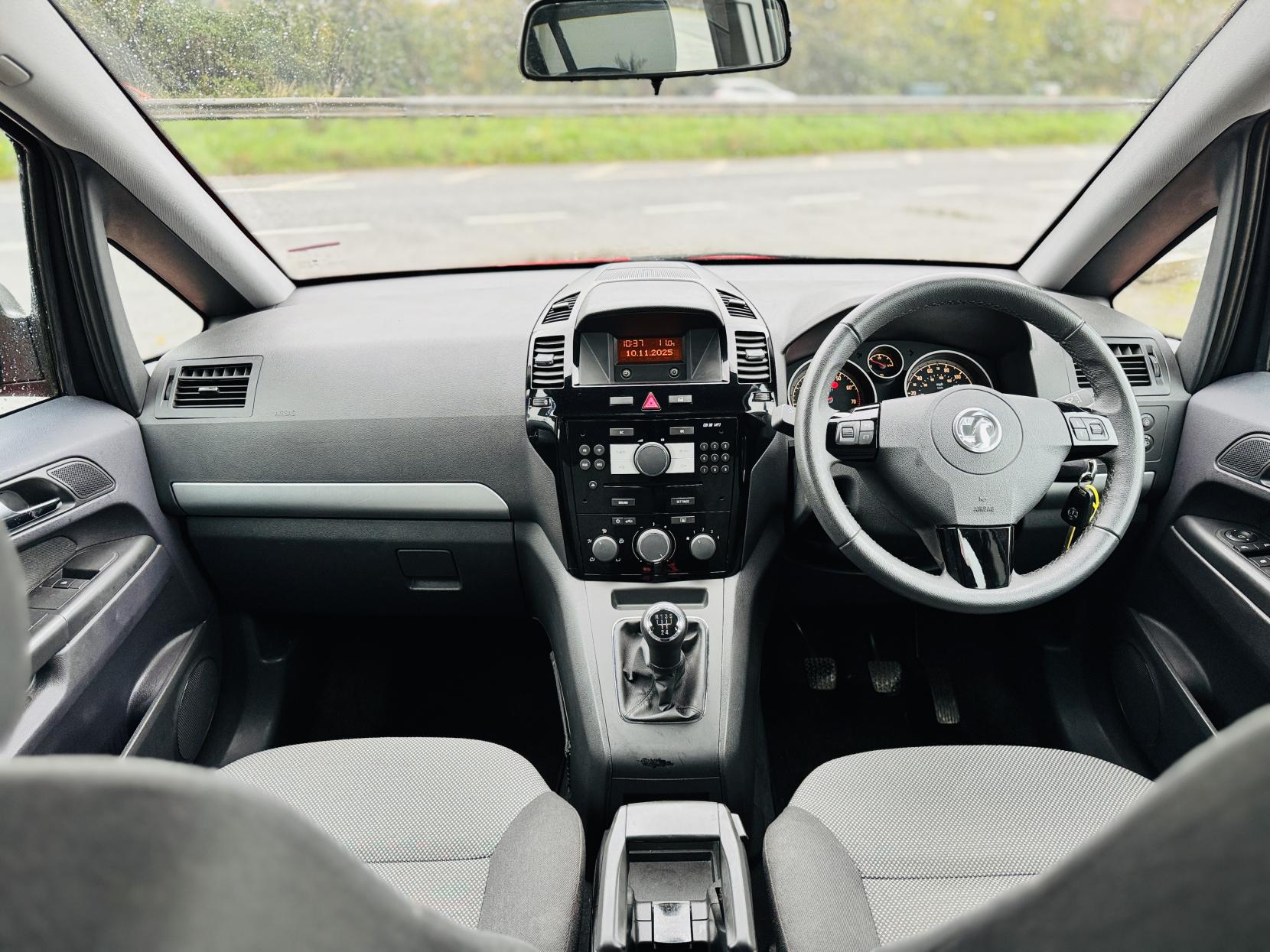 Vauxhall Zafira 1.8 16V Exclusiv MPV 5dr Petrol Manual Euro 5 (120 ps)