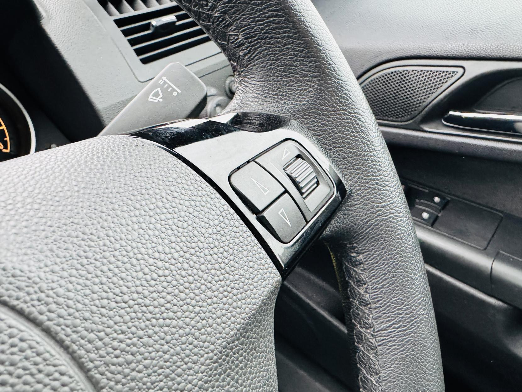 Vauxhall Zafira 1.8 16V Exclusiv MPV 5dr Petrol Manual Euro 5 (120 ps)