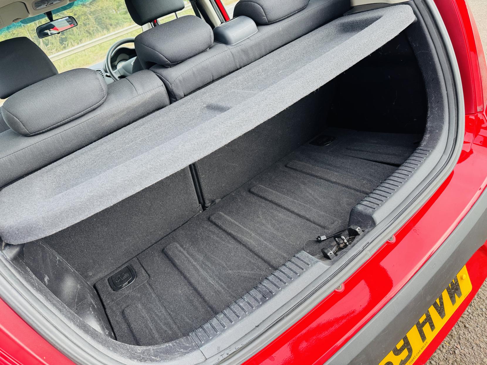 Hyundai i10 1.2 Comfort Hatchback 5dr Petrol Auto Euro 4 (77 bhp)