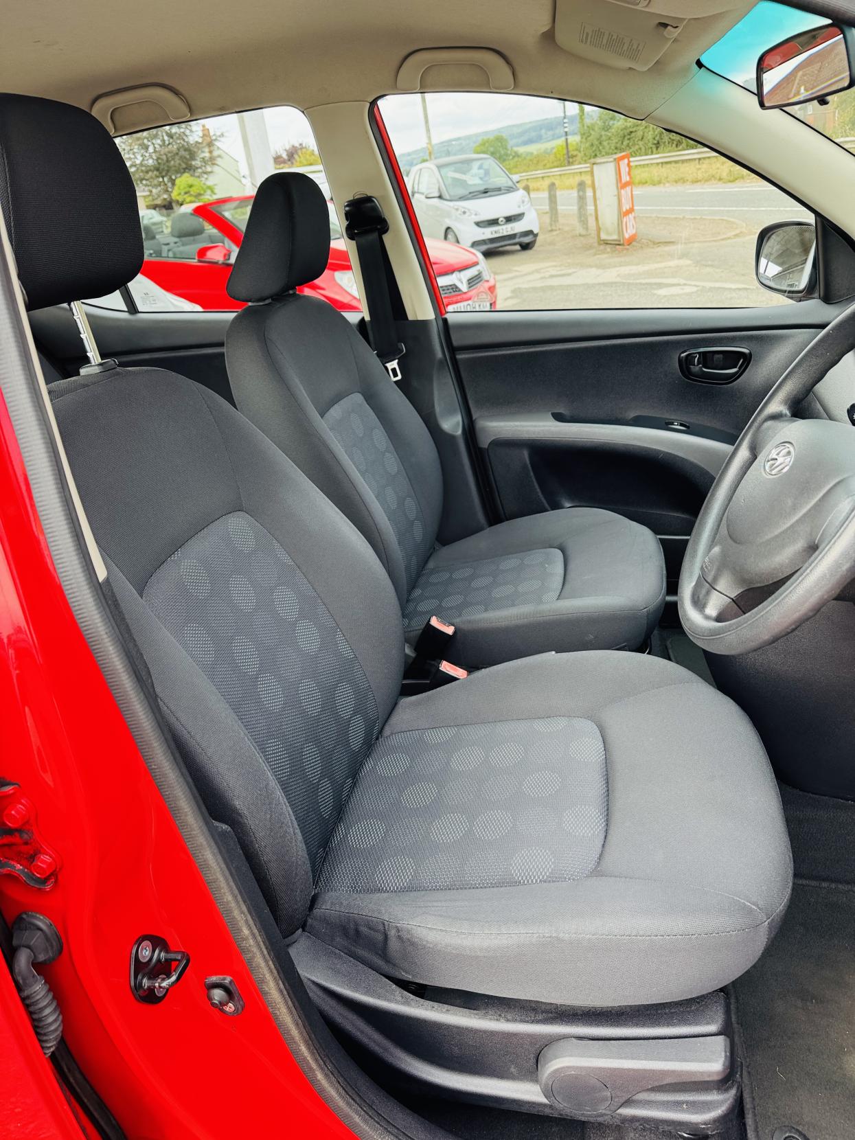 Hyundai i10 1.2 Comfort Hatchback 5dr Petrol Auto Euro 4 (77 bhp)