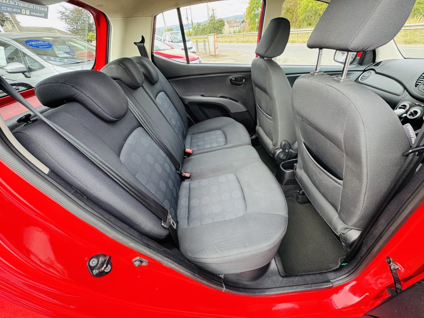 Hyundai i10 1.2 Comfort Hatchback 5dr Petrol Auto Euro 4 (77 bhp)