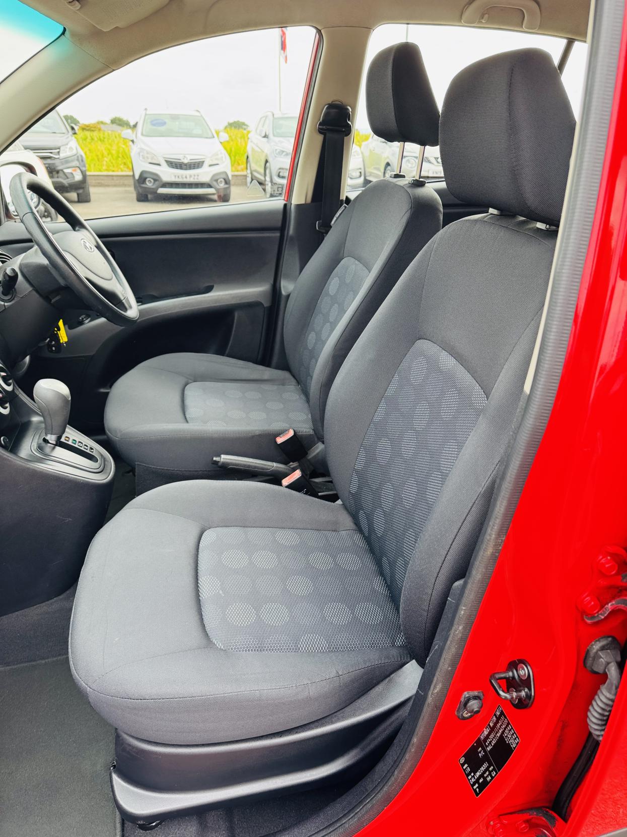 Hyundai i10 1.2 Comfort Hatchback 5dr Petrol Auto Euro 4 (77 bhp)