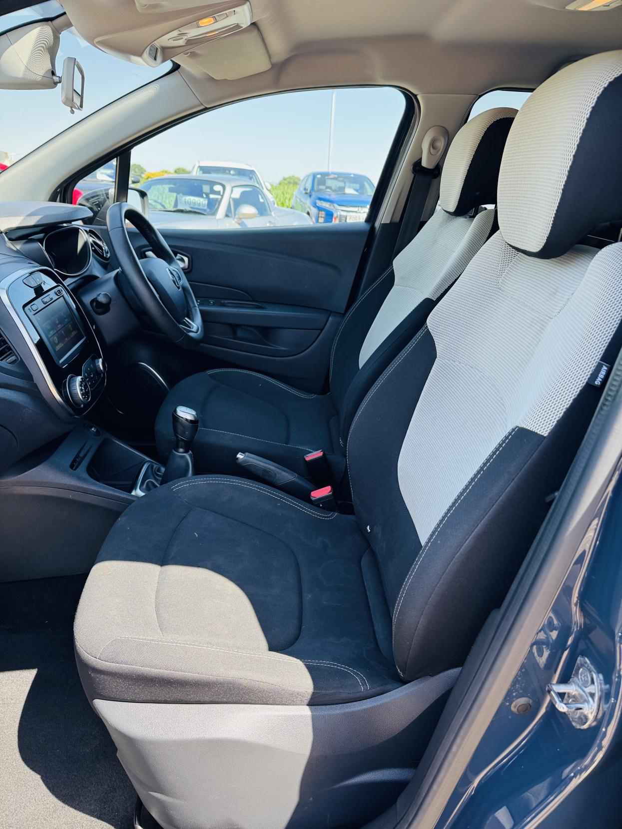 Renault Captur 0.9 TCe ENERGY Iconic SUV 5dr Petrol Manual Euro 6 (s/s) (90 ps)