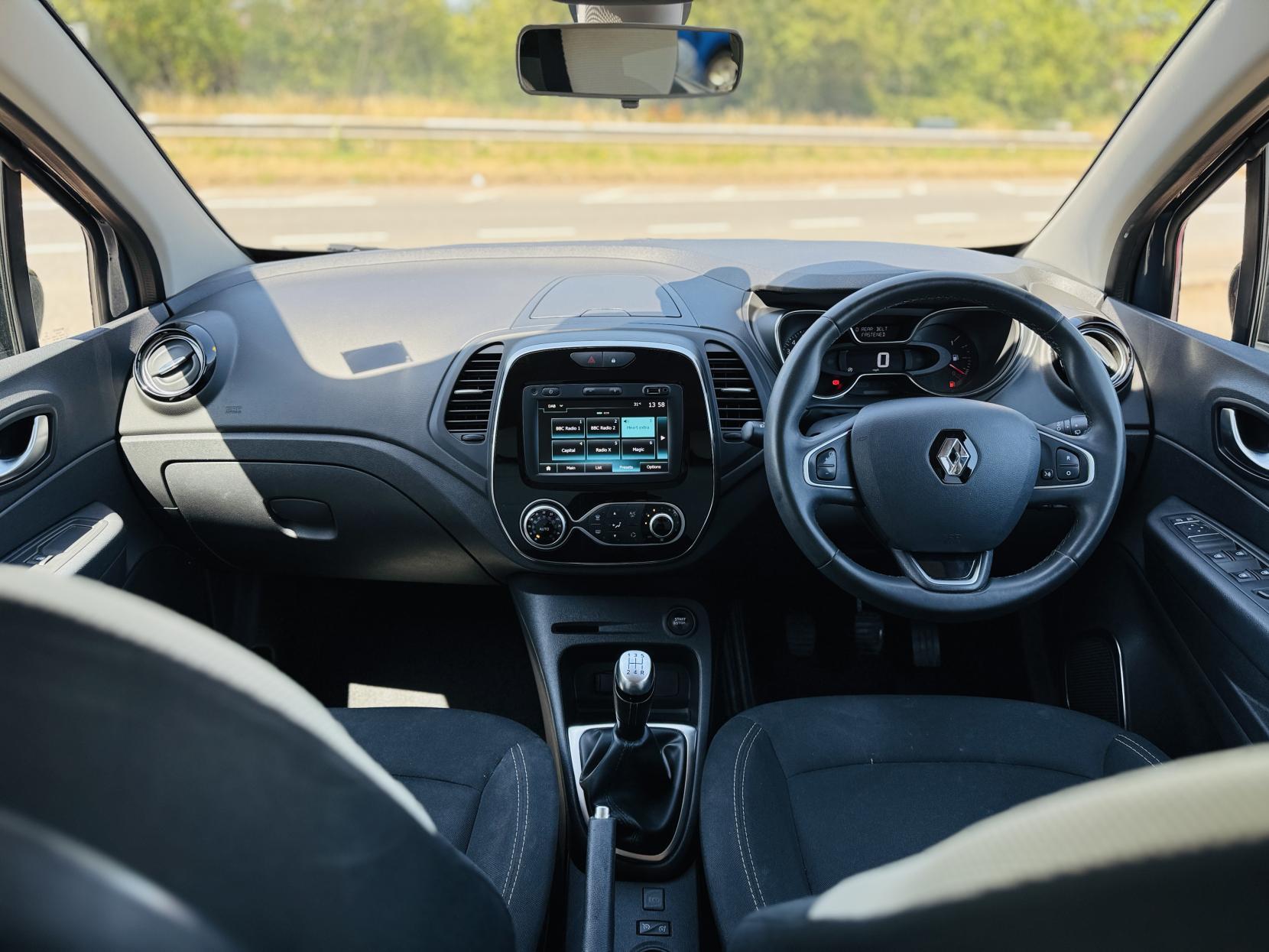 Renault Captur 0.9 TCe ENERGY Iconic SUV 5dr Petrol Manual Euro 6 (s/s) (90 ps)