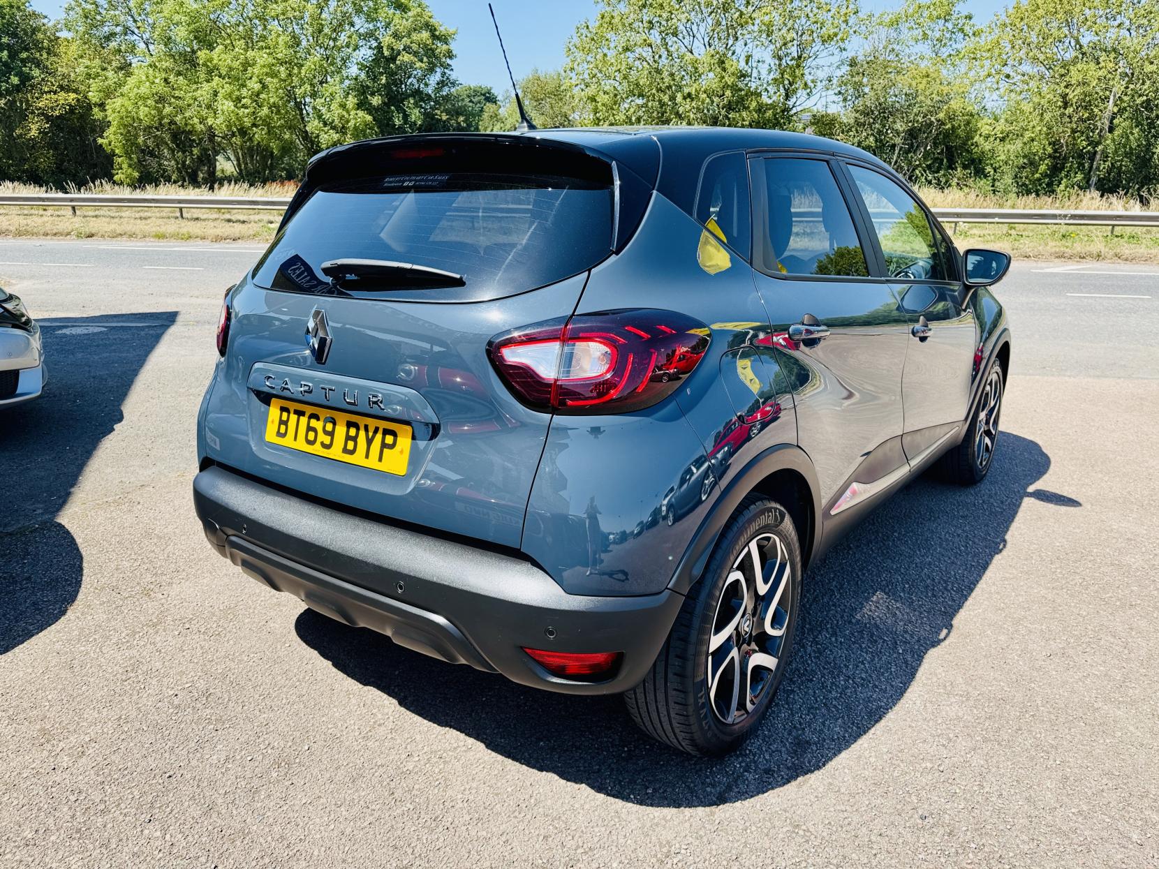 Renault Captur 0.9 TCe ENERGY Iconic SUV 5dr Petrol Manual Euro 6 (s/s) (90 ps)