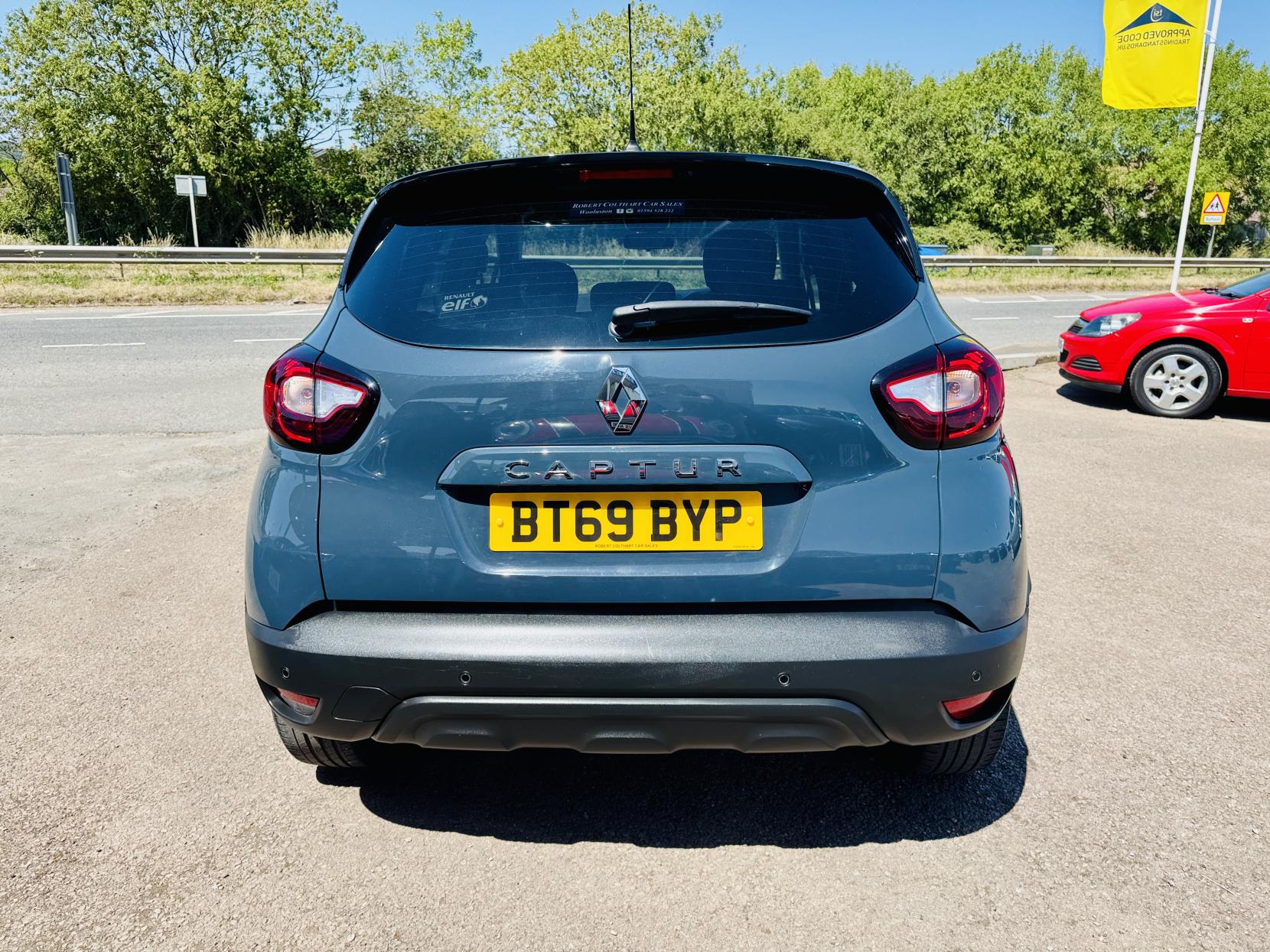 Renault Captur 0.9 TCe ENERGY Iconic SUV 5dr Petrol Manual Euro 6 (s/s) (90 ps)
