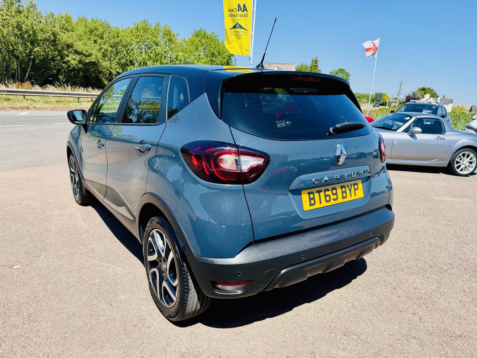 Renault Captur 0.9 TCe ENERGY Iconic SUV 5dr Petrol Manual Euro 6 (s/s) (90 ps)