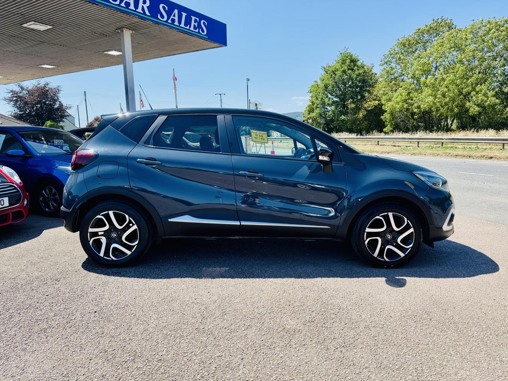 Renault Captur 0.9 TCe ENERGY Iconic SUV 5dr Petrol Manual Euro 6 (s/s) (90 ps)