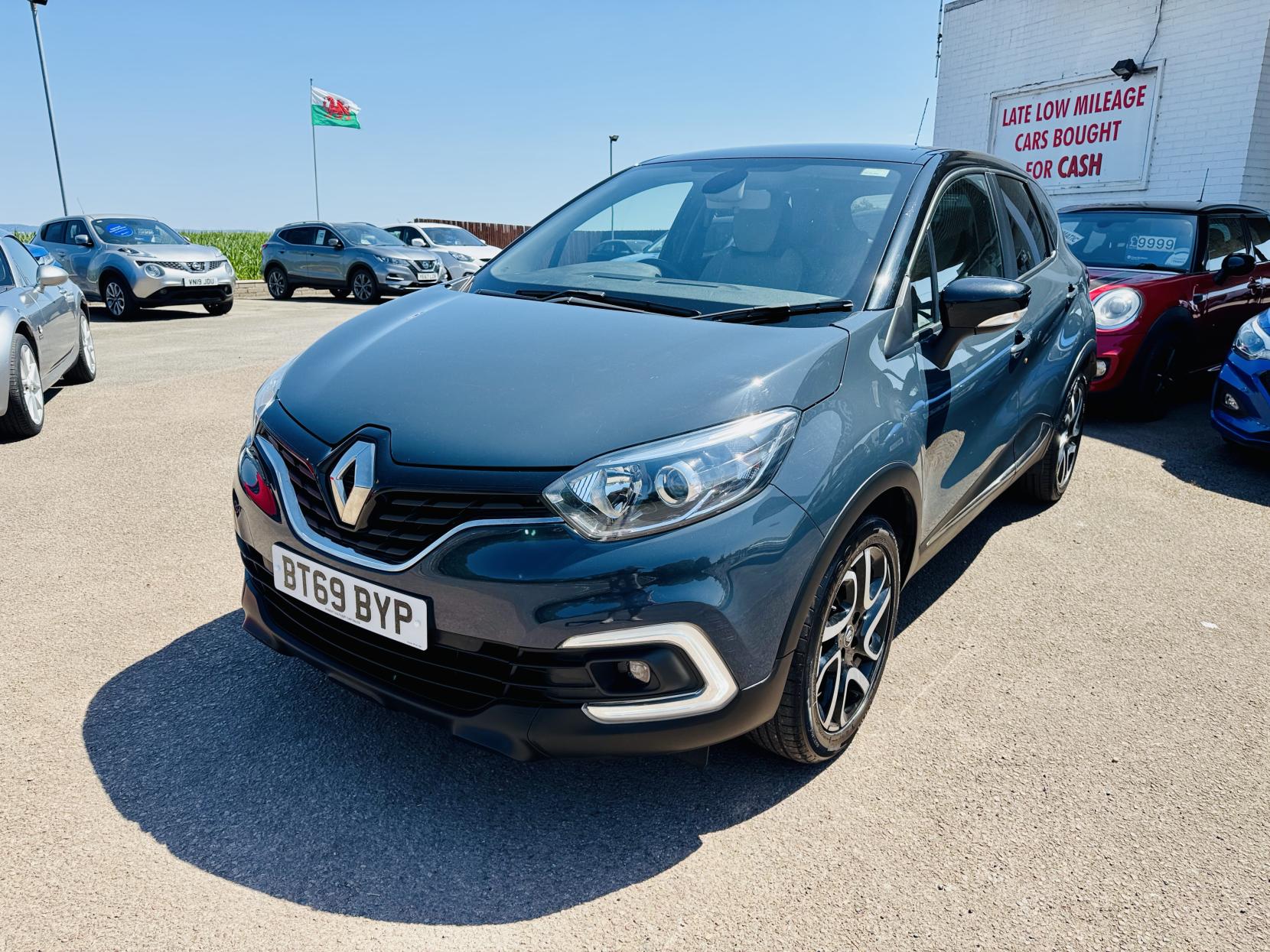 Renault Captur 0.9 TCe ENERGY Iconic SUV 5dr Petrol Manual Euro 6 (s/s) (90 ps)