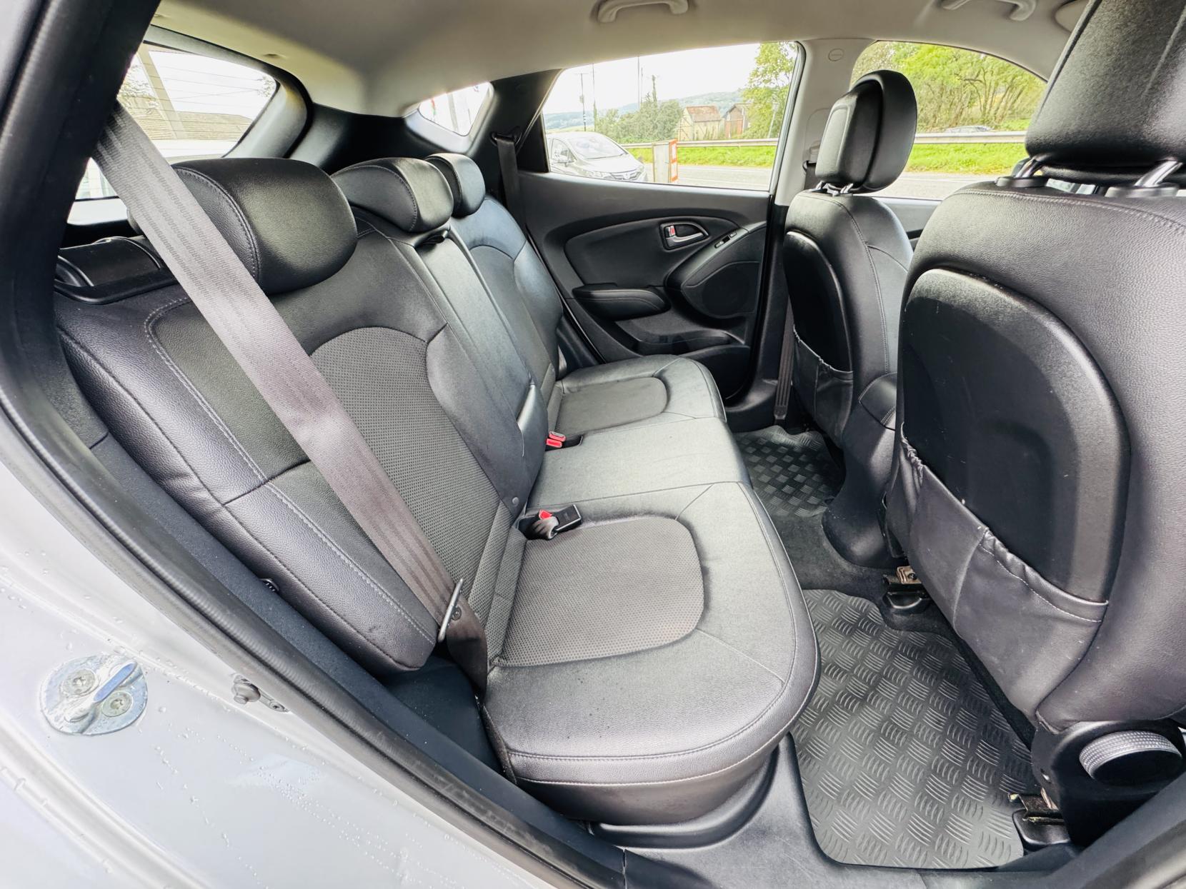 Hyundai ix35 2.0 CRDi SE SUV 5dr Diesel Auto 4WD Euro 5 (Nav) (134 bhp)