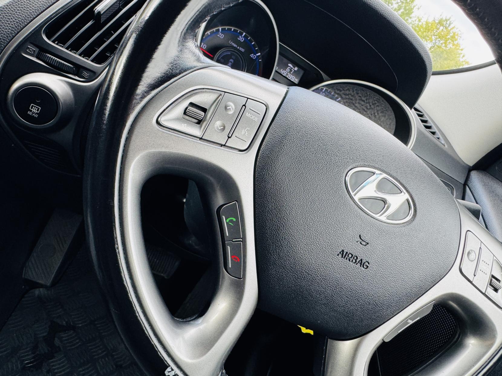 Hyundai ix35 2.0 CRDi SE SUV 5dr Diesel Auto 4WD Euro 5 (Nav) (134 bhp)