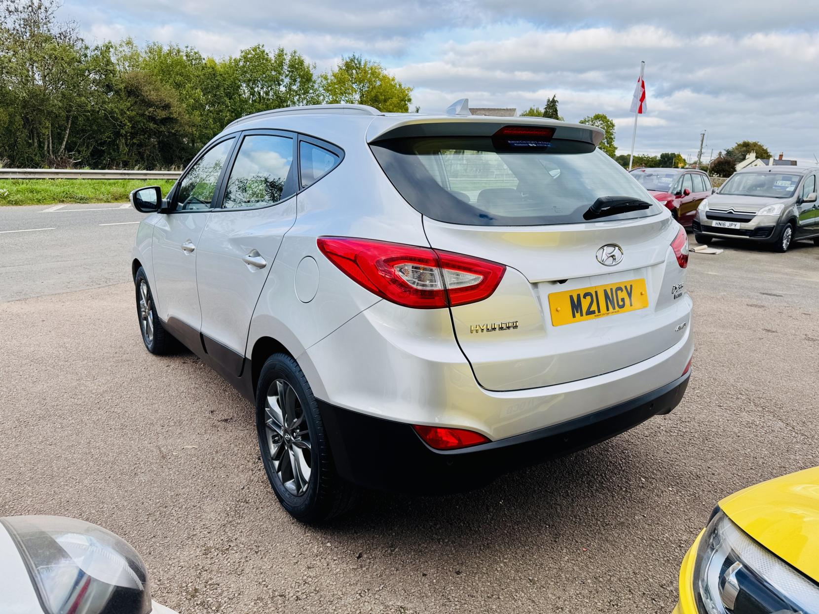 Hyundai ix35 2.0 CRDi SE SUV 5dr Diesel Auto 4WD Euro 5 (Nav) (134 bhp)