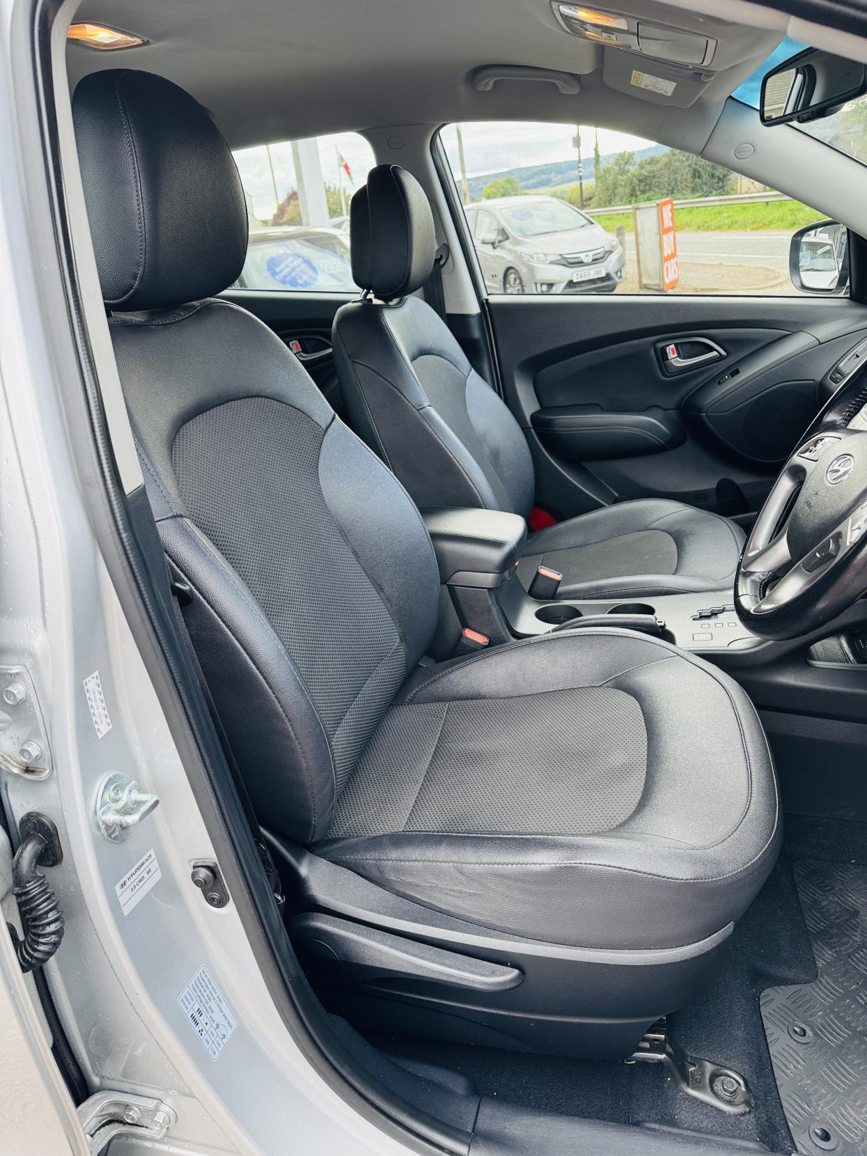 Hyundai ix35 2.0 CRDi SE SUV 5dr Diesel Auto 4WD Euro 5 (Nav) (134 bhp)