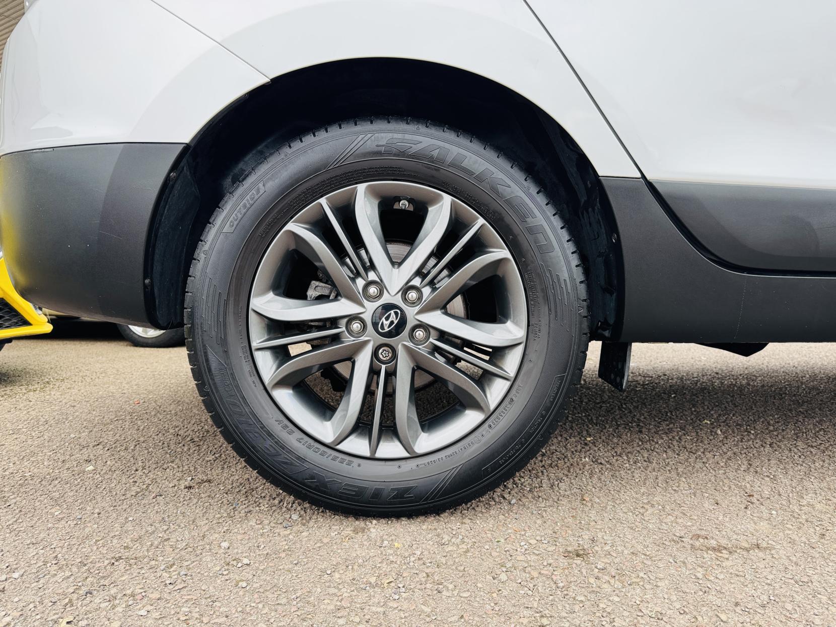 Hyundai ix35 2.0 CRDi SE SUV 5dr Diesel Auto 4WD Euro 5 (Nav) (134 bhp)