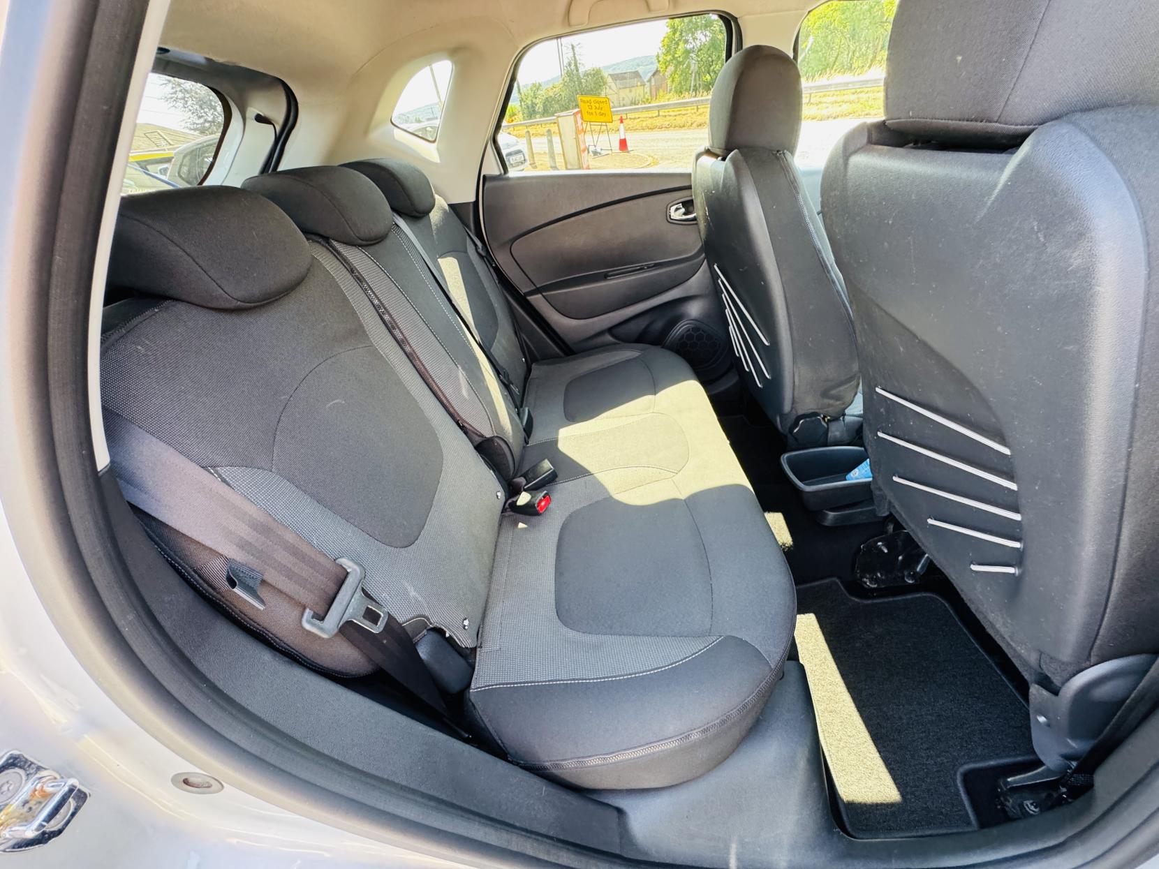 Renault Captur 1.5 dCi ENERGY Dynamique S Nav SUV 5dr Diesel Auto Euro 6 (s/s) (90 ps)