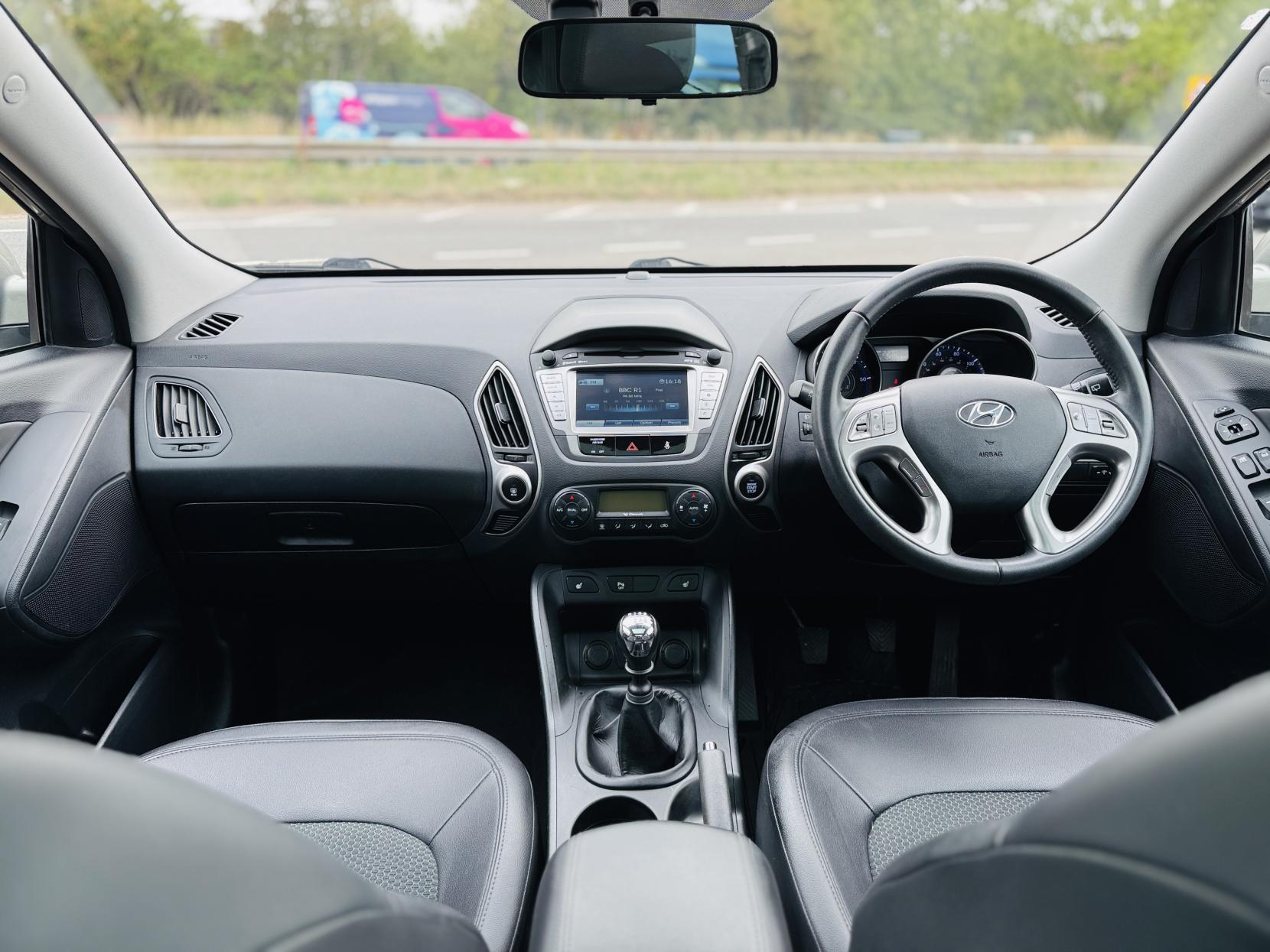 Hyundai ix35 1.7 CRDi Premium SUV 5dr Diesel Manual Euro 5 (s/s) (115 ps)