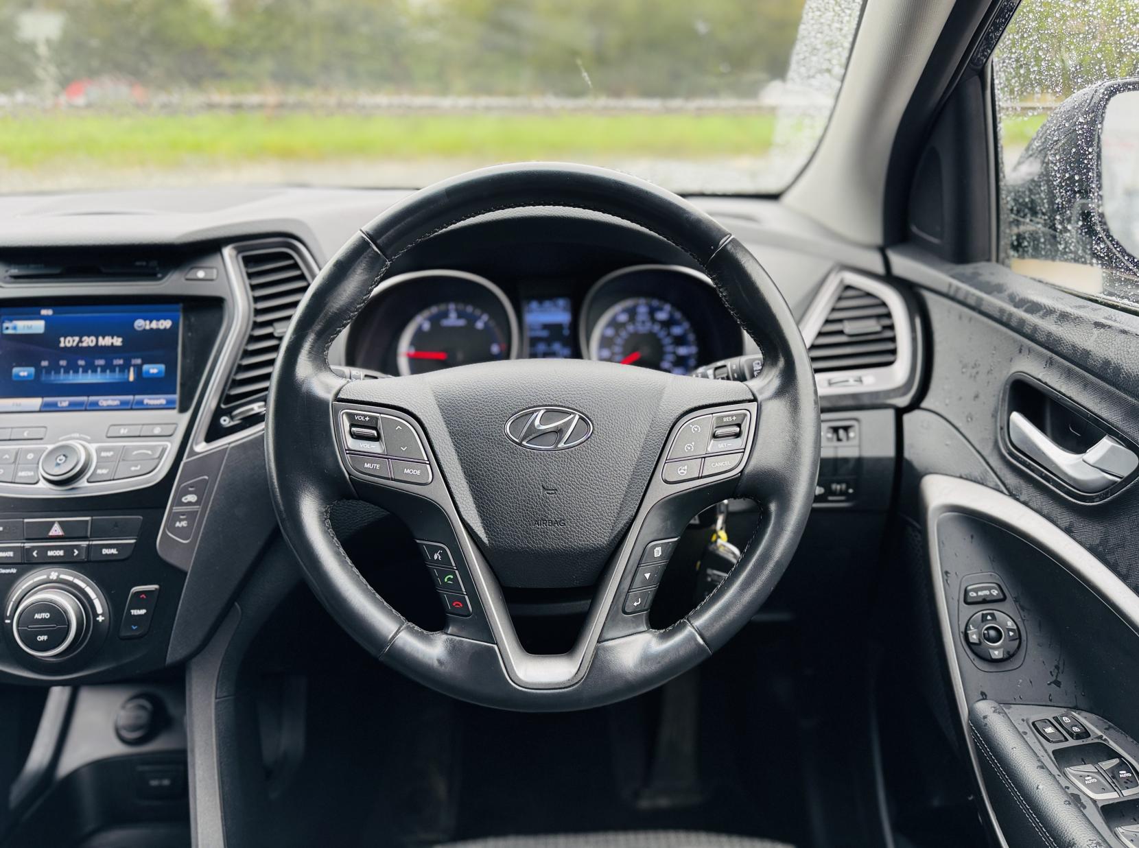 Hyundai Santa Fe 2.2 CRDi Premium SUV 5dr Diesel Manual 4WD Euro 5 (5 seat) (194 bhp)