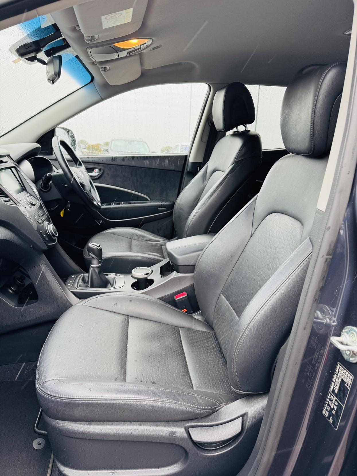 Hyundai Santa Fe 2.2 CRDi Premium SUV 5dr Diesel Manual 4WD Euro 5 (5 seat) (194 bhp)