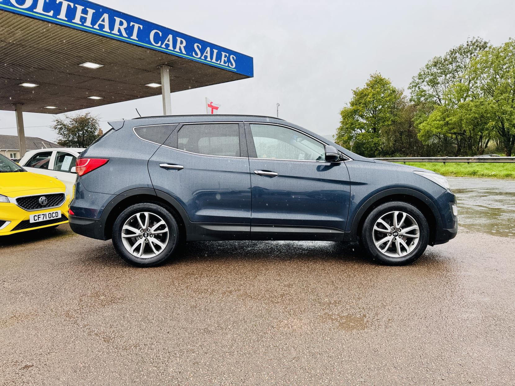 Hyundai Santa Fe 2.2 CRDi Premium SUV 5dr Diesel Manual 4WD Euro 5 (5 seat) (194 bhp)