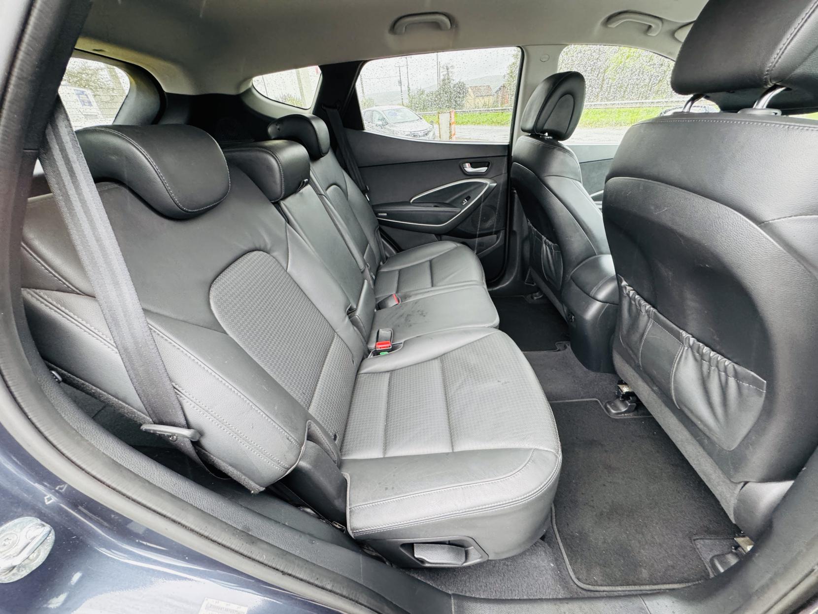 Hyundai Santa Fe 2.2 CRDi Premium SUV 5dr Diesel Manual 4WD Euro 5 (5 seat) (194 bhp)