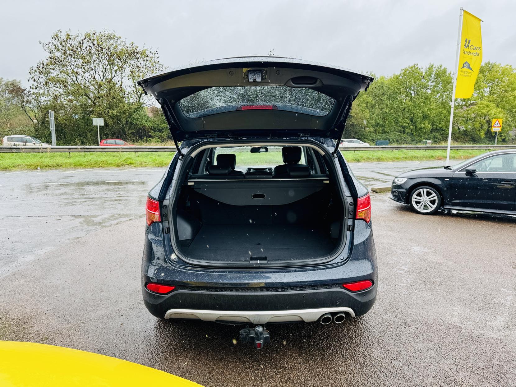 Hyundai Santa Fe 2.2 CRDi Premium SUV 5dr Diesel Manual 4WD Euro 5 (5 seat) (194 bhp)