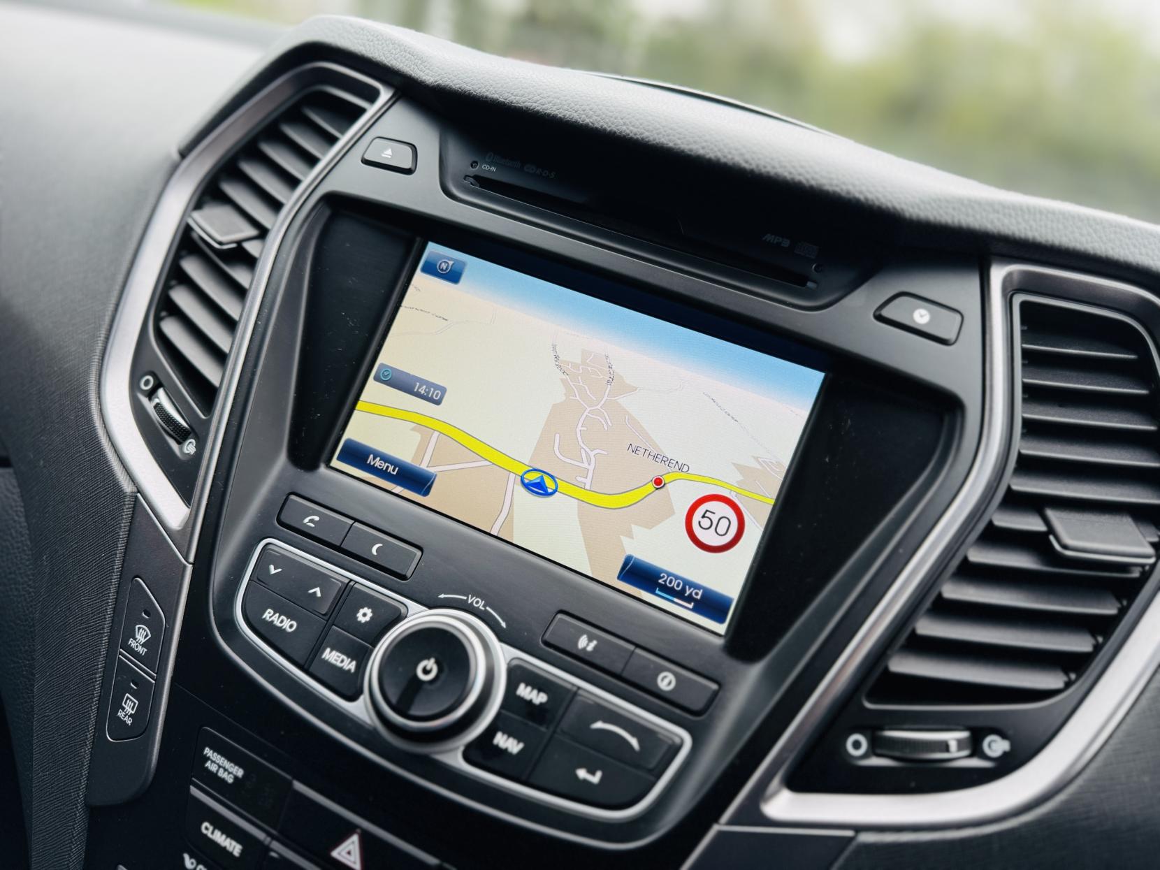 Hyundai Santa Fe 2.2 CRDi Premium SUV 5dr Diesel Manual 4WD Euro 5 (5 seat) (194 bhp)