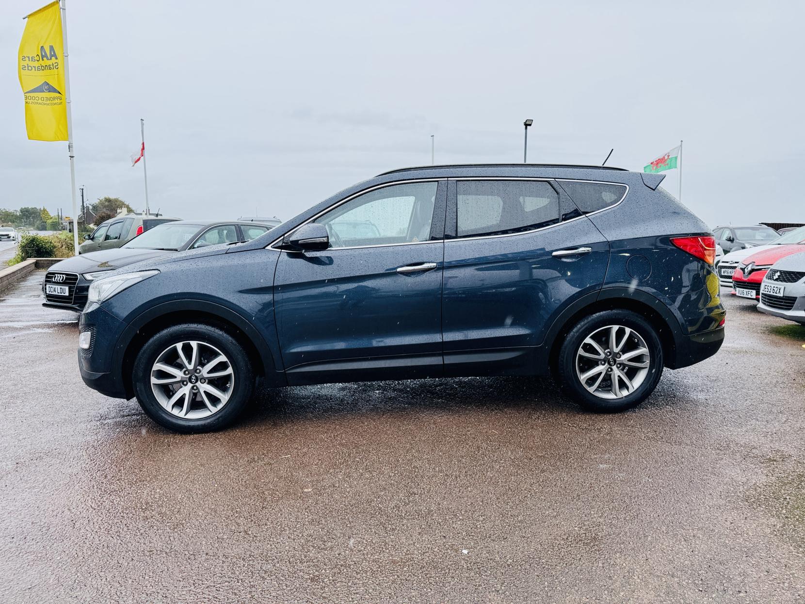 Hyundai Santa Fe 2.2 CRDi Premium SUV 5dr Diesel Manual 4WD Euro 5 (5 seat) (194 bhp)