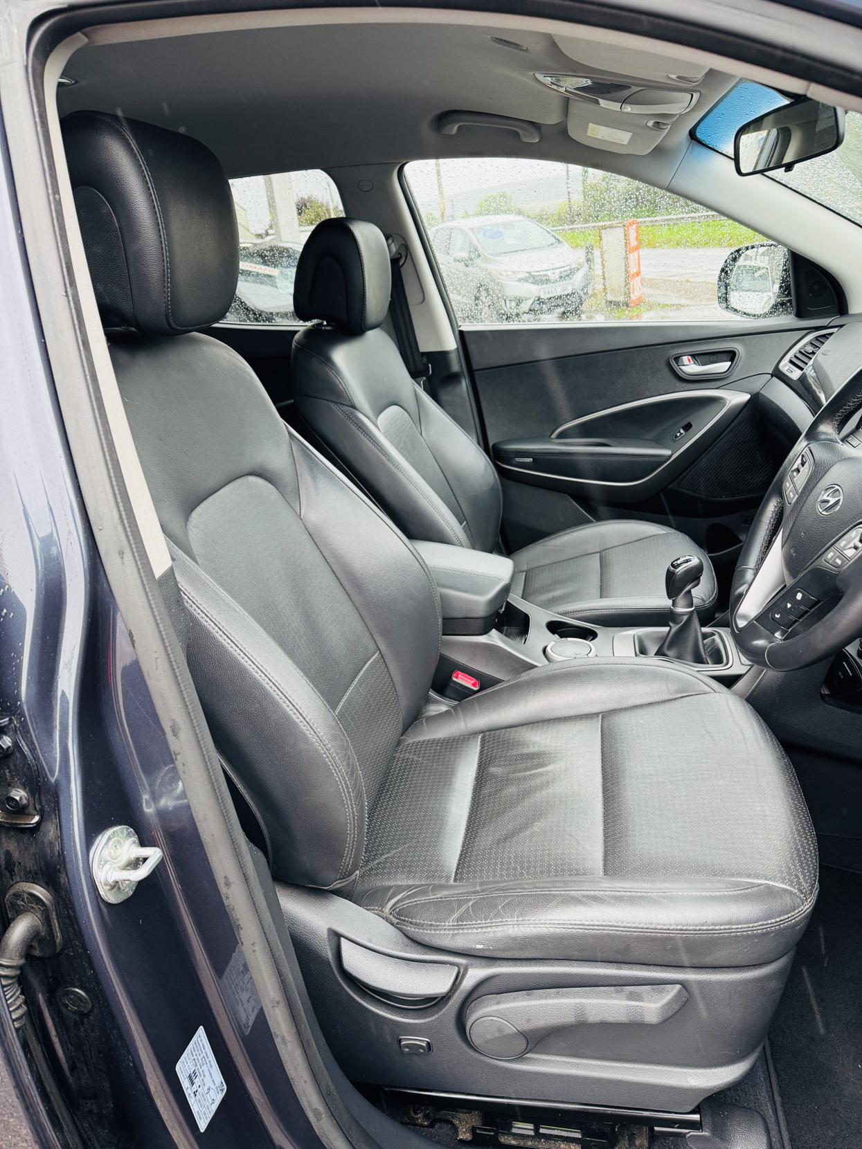Hyundai Santa Fe 2.2 CRDi Premium SUV 5dr Diesel Manual 4WD Euro 5 (5 seat) (194 bhp)