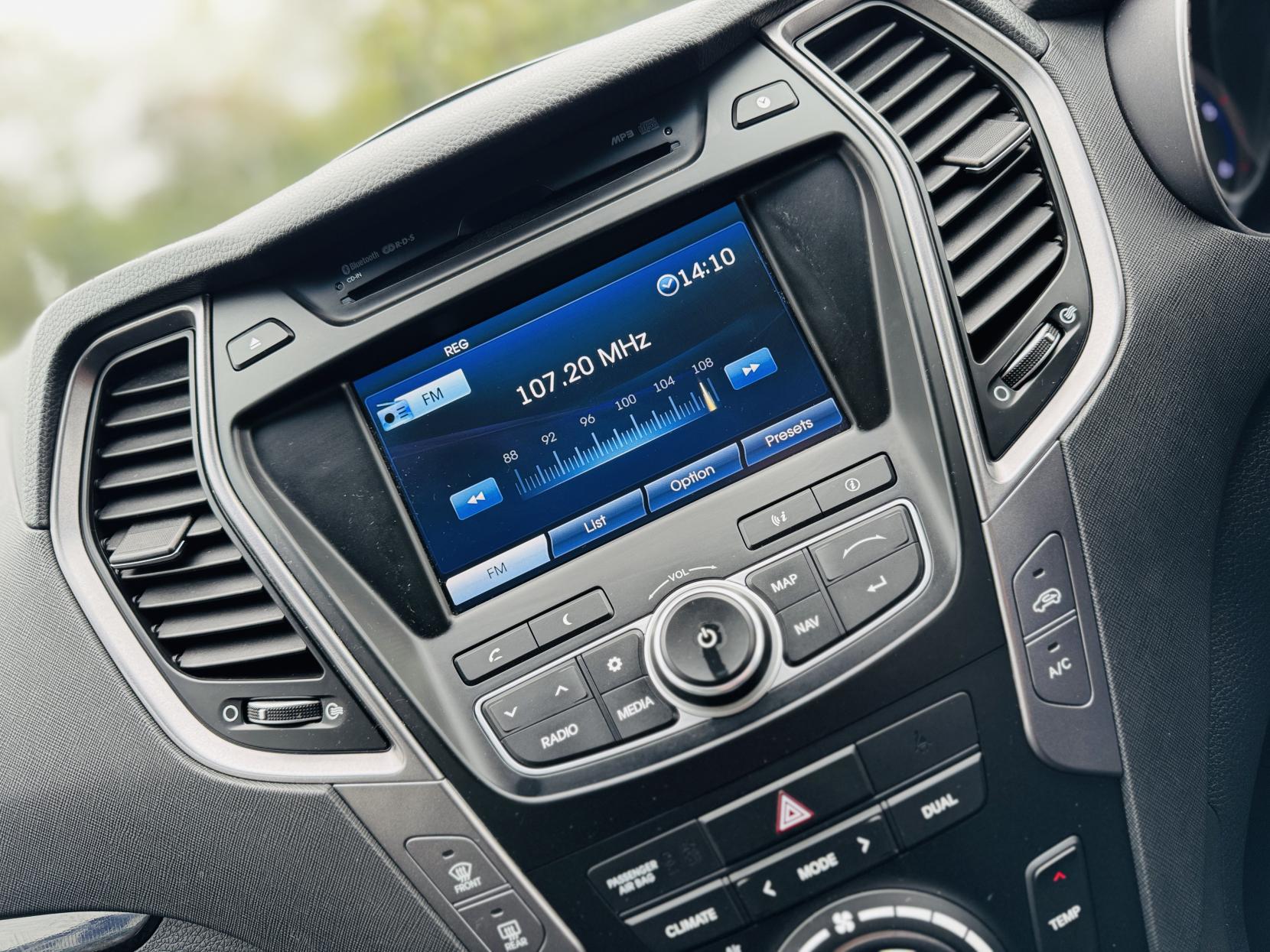 Hyundai Santa Fe 2.2 CRDi Premium SUV 5dr Diesel Manual 4WD Euro 5 (5 seat) (194 bhp)