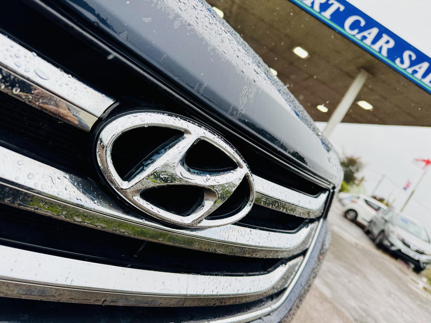 Hyundai Santa Fe 2.2 CRDi Premium SUV 5dr Diesel Manual 4WD Euro 5 (5 seat) (194 bhp)