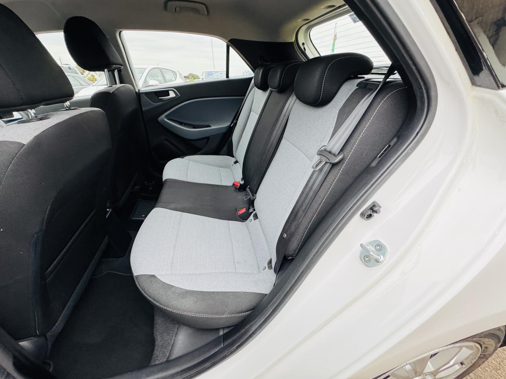 Hyundai i20 1.2 Blue Drive SE Hatchback 5dr Petrol Manual Euro 6 (s/s) (84 ps)