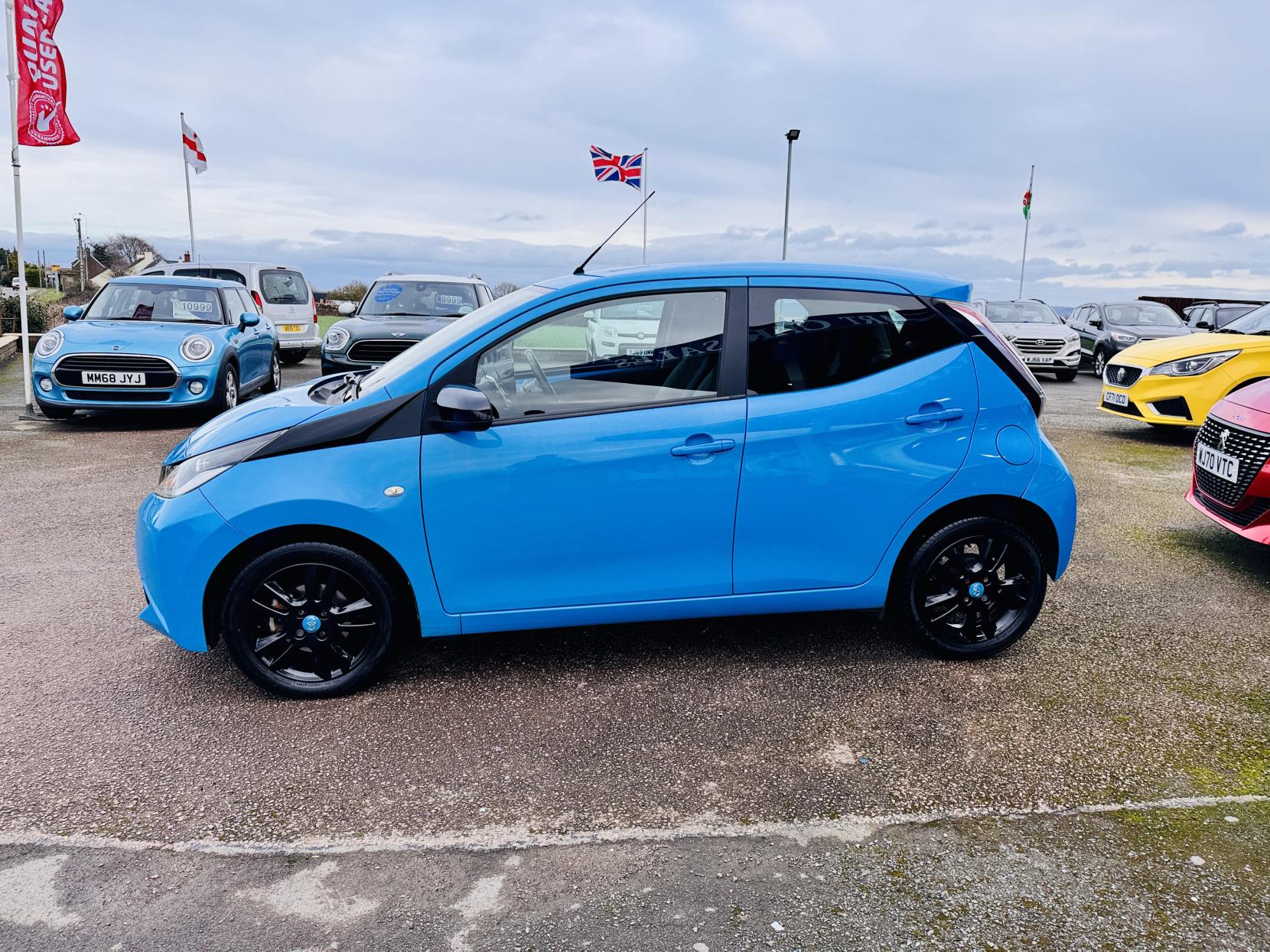 Toyota AYGO 1.0 VVT-i x-cite Hatchback 5dr Petrol Manual Euro 6 (68 ps)