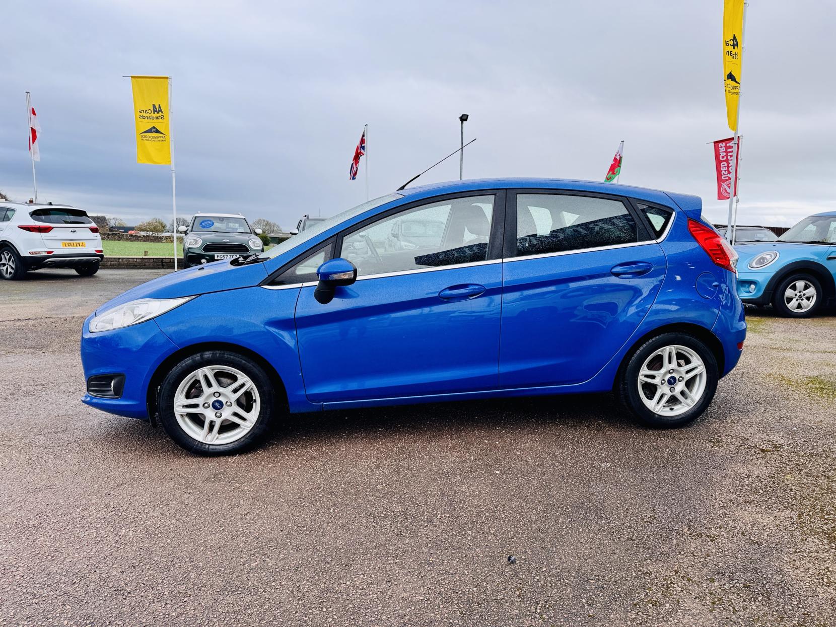 Ford Fiesta 1.25 Zetec Hatchback 5dr Petrol Manual Euro 5 (82 ps)
