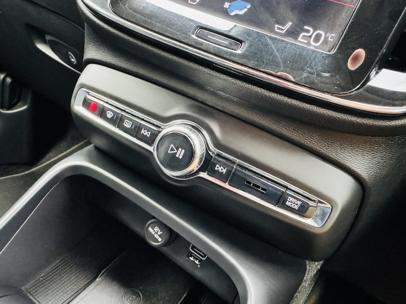 Volvo XC40 1.5 T3 Momentum Pro SUV 5dr Petrol Auto Euro 6 (s/s) (163 ps)