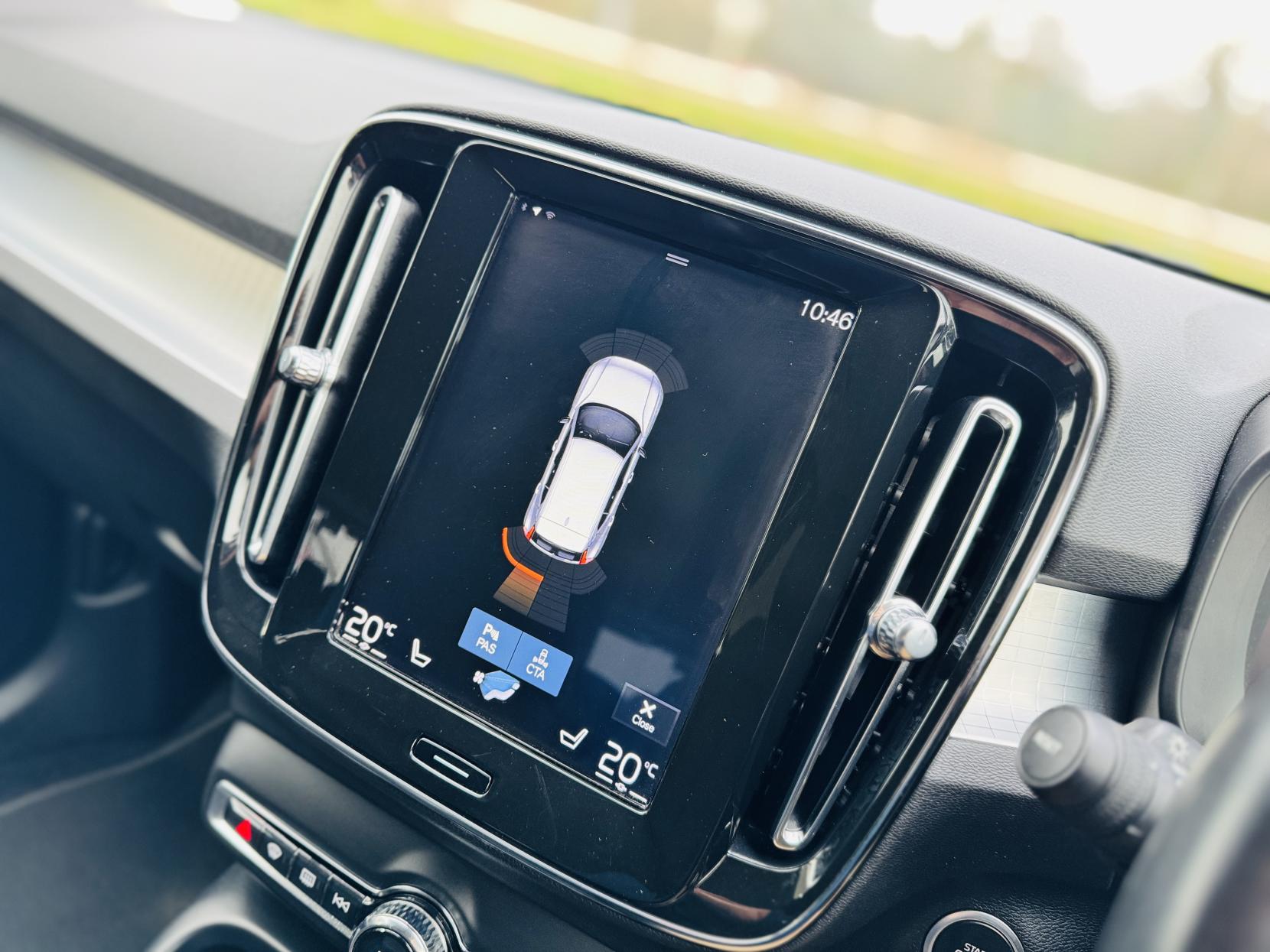 Volvo XC40 1.5 T3 Momentum Pro SUV 5dr Petrol Auto Euro 6 (s/s) (163 ps)