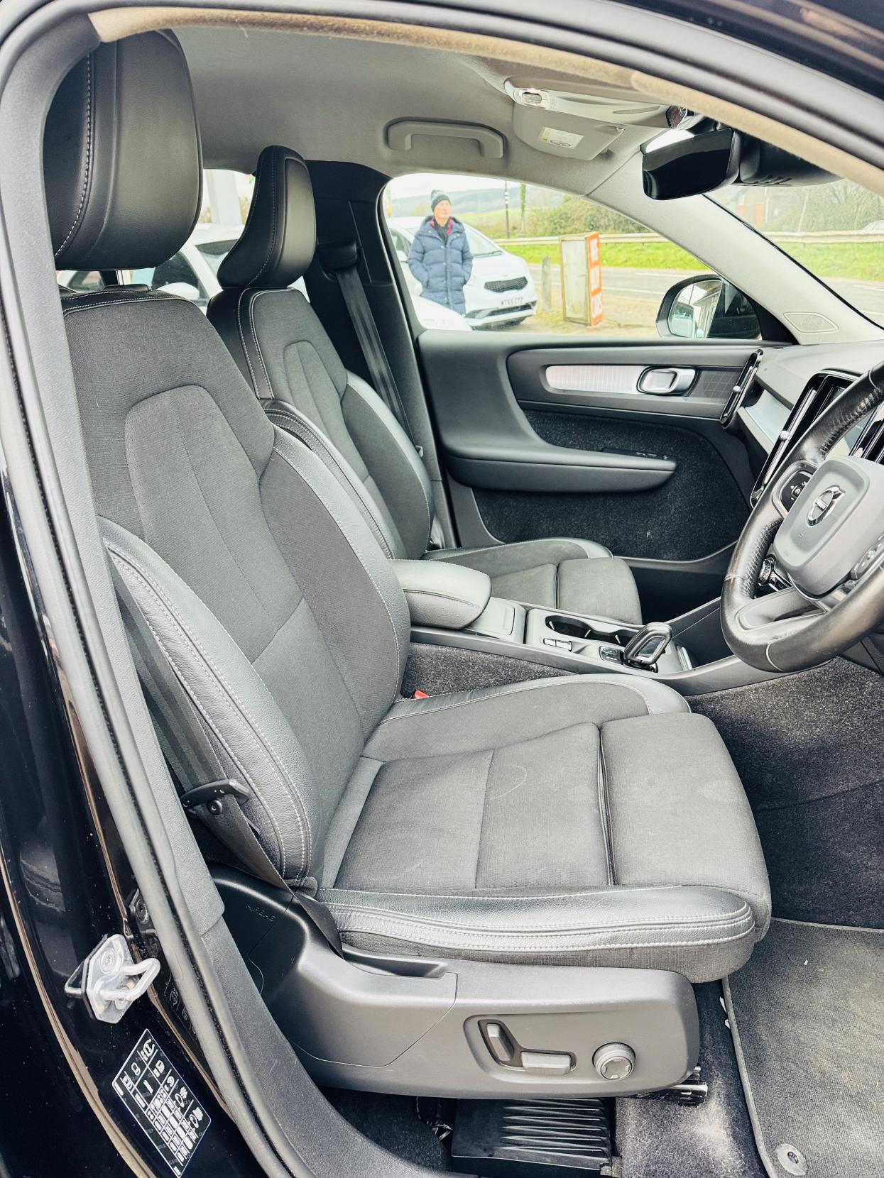 Volvo XC40 1.5 T3 Momentum Pro SUV 5dr Petrol Auto Euro 6 (s/s) (163 ps)