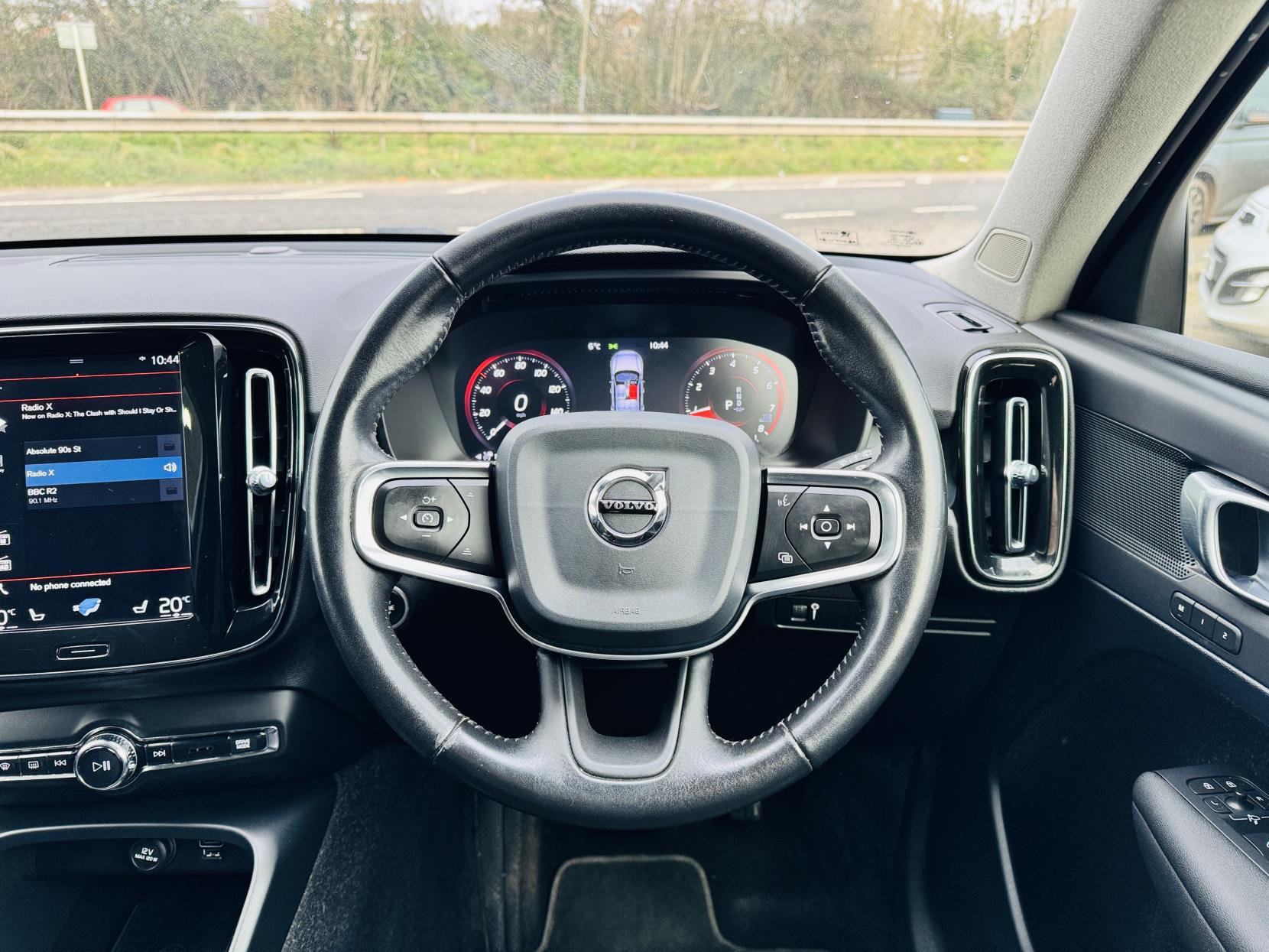 Volvo XC40 1.5 T3 Momentum Pro SUV 5dr Petrol Auto Euro 6 (s/s) (163 ps)