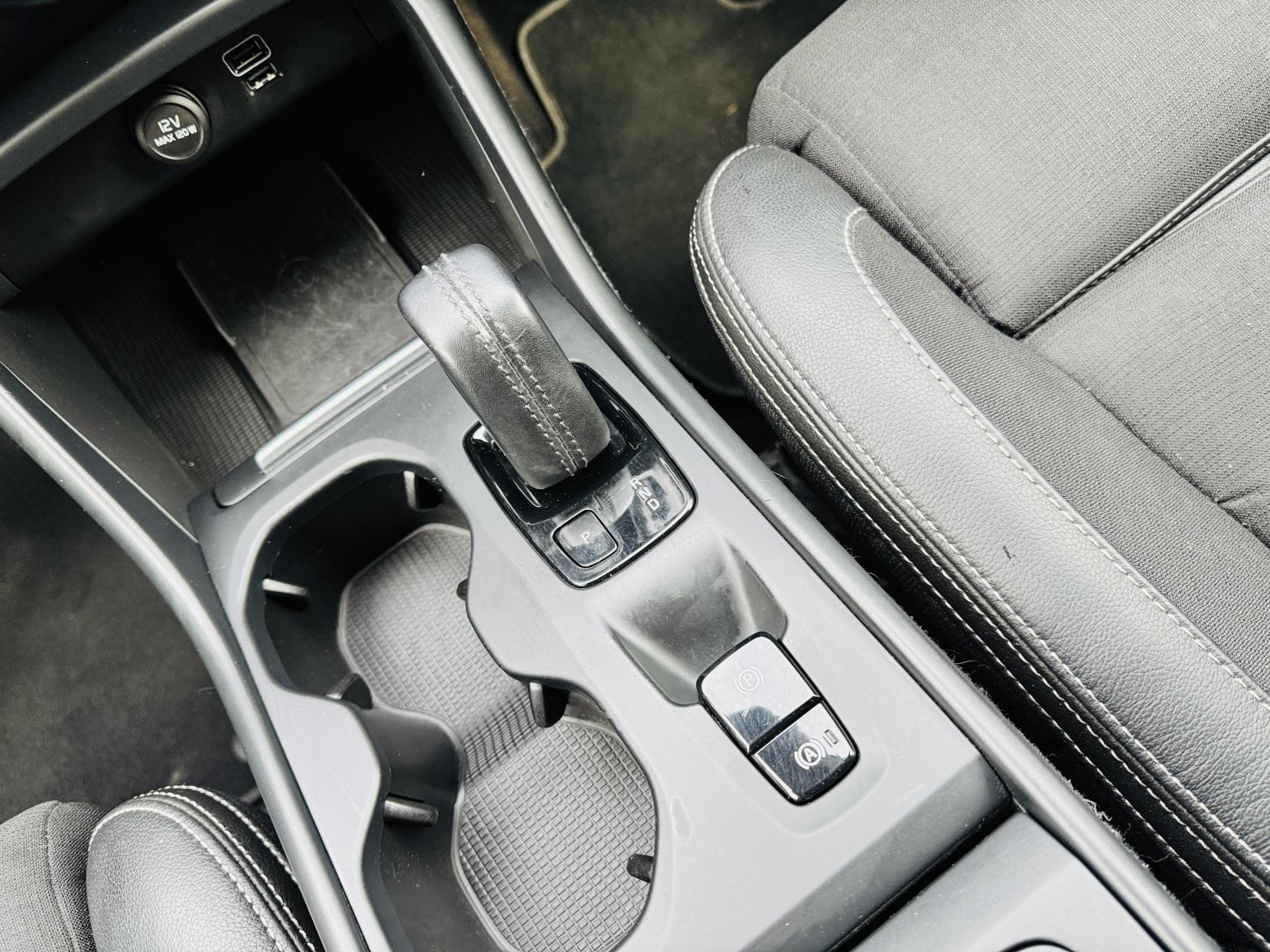 Volvo XC40 1.5 T3 Momentum Pro SUV 5dr Petrol Auto Euro 6 (s/s) (163 ps)