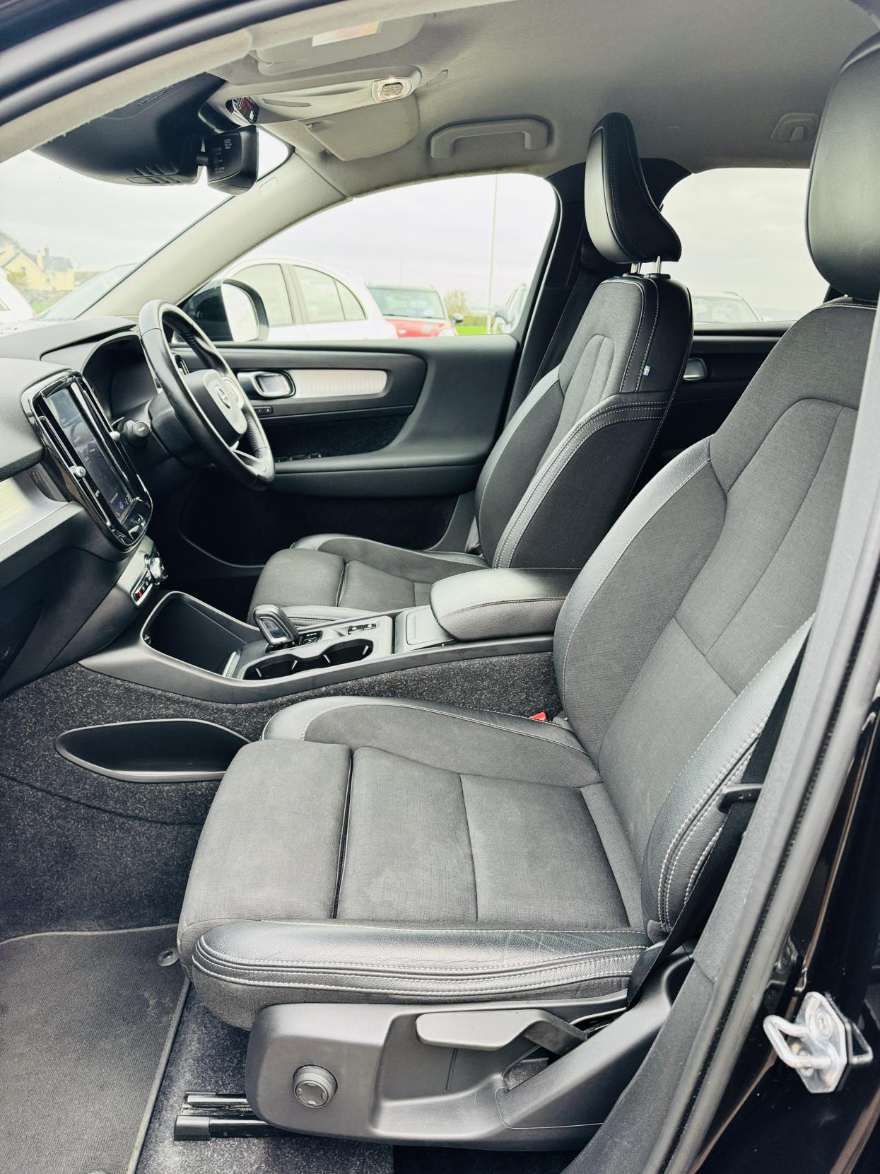 Volvo XC40 1.5 T3 Momentum Pro SUV 5dr Petrol Auto Euro 6 (s/s) (163 ps)