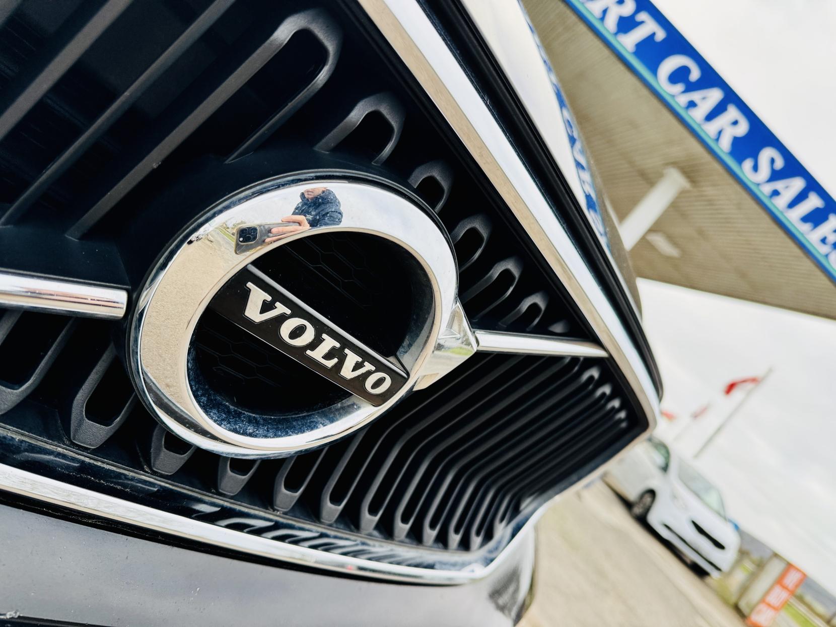 Volvo XC40 1.5 T3 Momentum Pro SUV 5dr Petrol Auto Euro 6 (s/s) (163 ps)