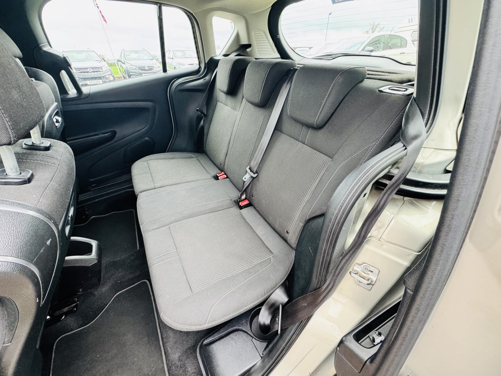 Ford B-Max 1.4 Zetec MPV 5dr Petrol Manual Euro 5 (90 ps)