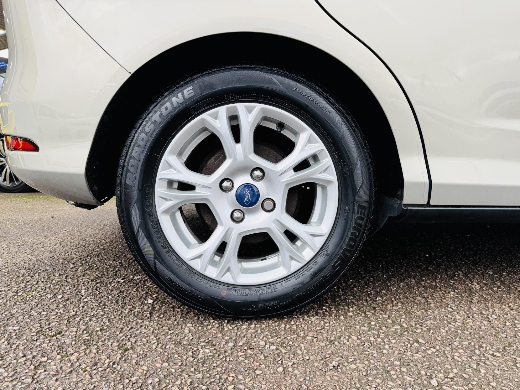 Ford B-Max 1.4 Zetec MPV 5dr Petrol Manual Euro 5 (90 ps)