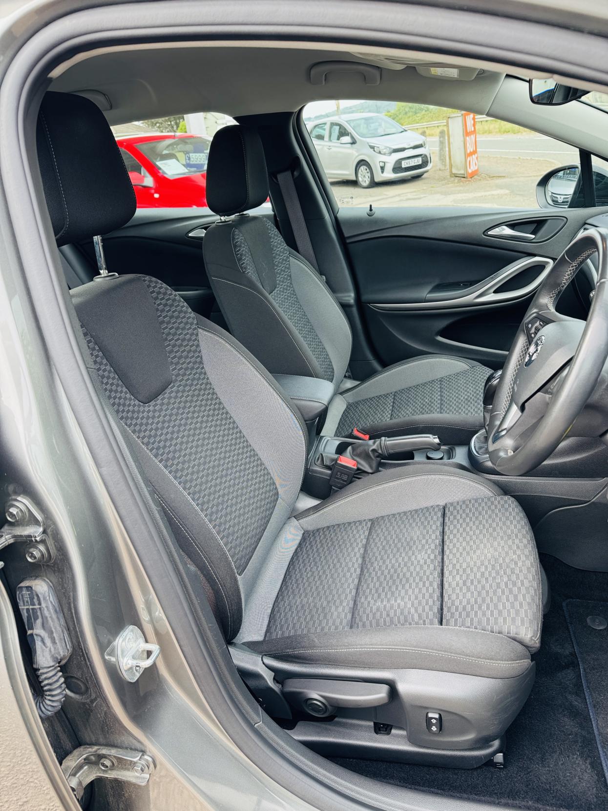 Vauxhall Astra 1.5 Turbo D Business Edition Nav Sports Tourer 5dr Diesel Manual Euro 6 (s/s) (122 ps)