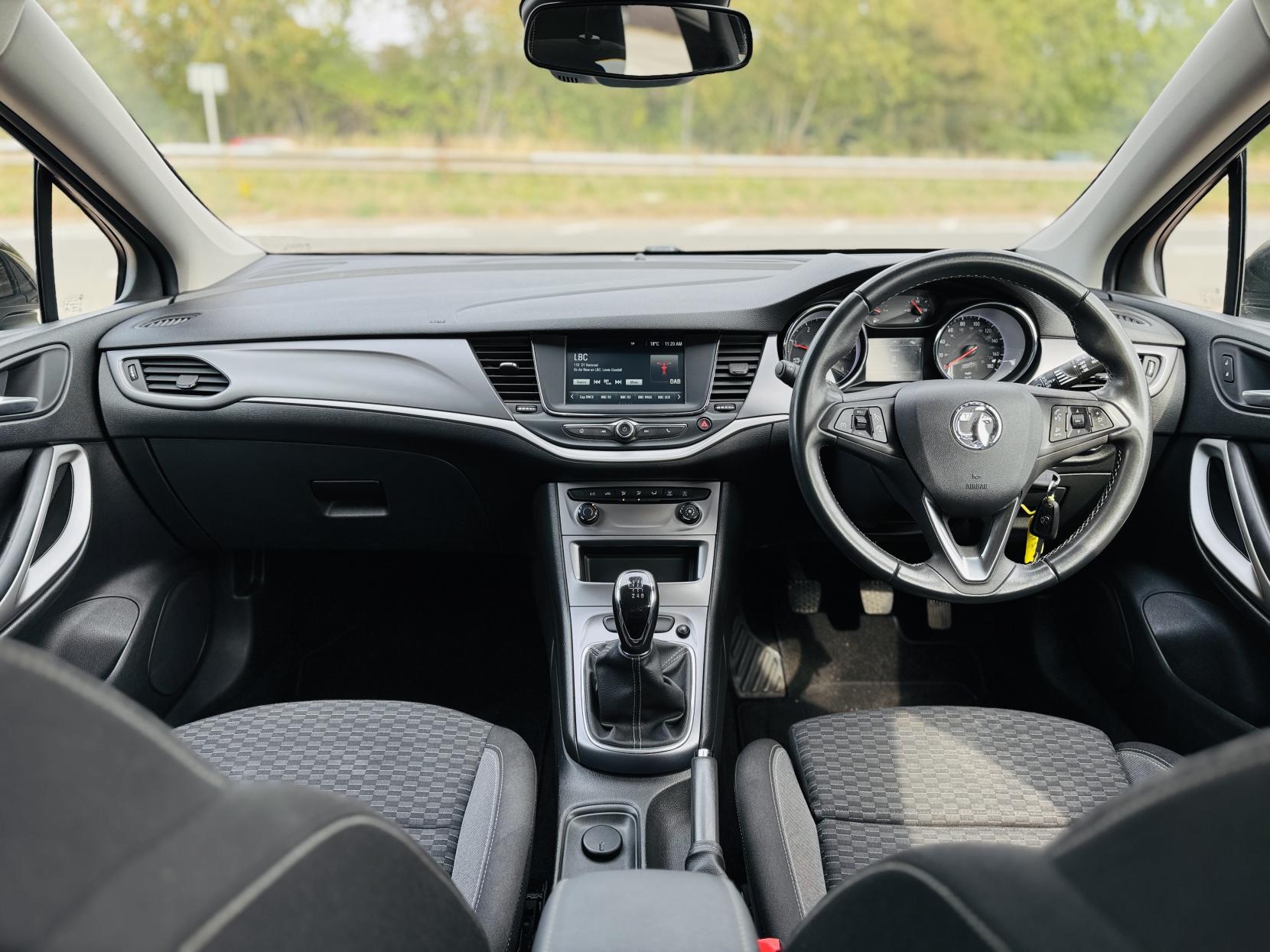 Vauxhall Astra 1.5 Turbo D Business Edition Nav Sports Tourer 5dr Diesel Manual Euro 6 (s/s) (122 ps)